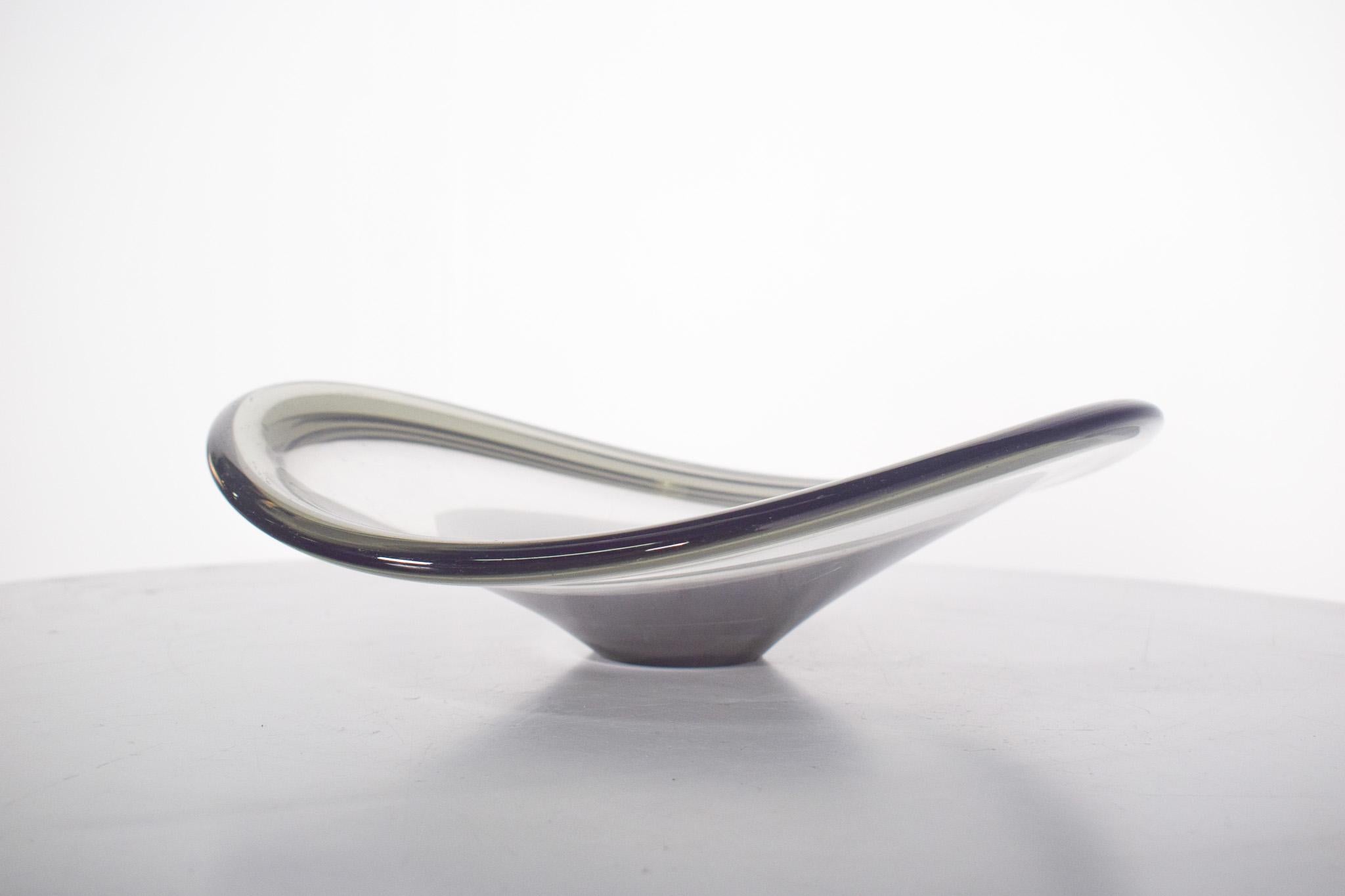 Mid-Century moderno Ciotola in vetro grigio danese di metà secolo in vendita
