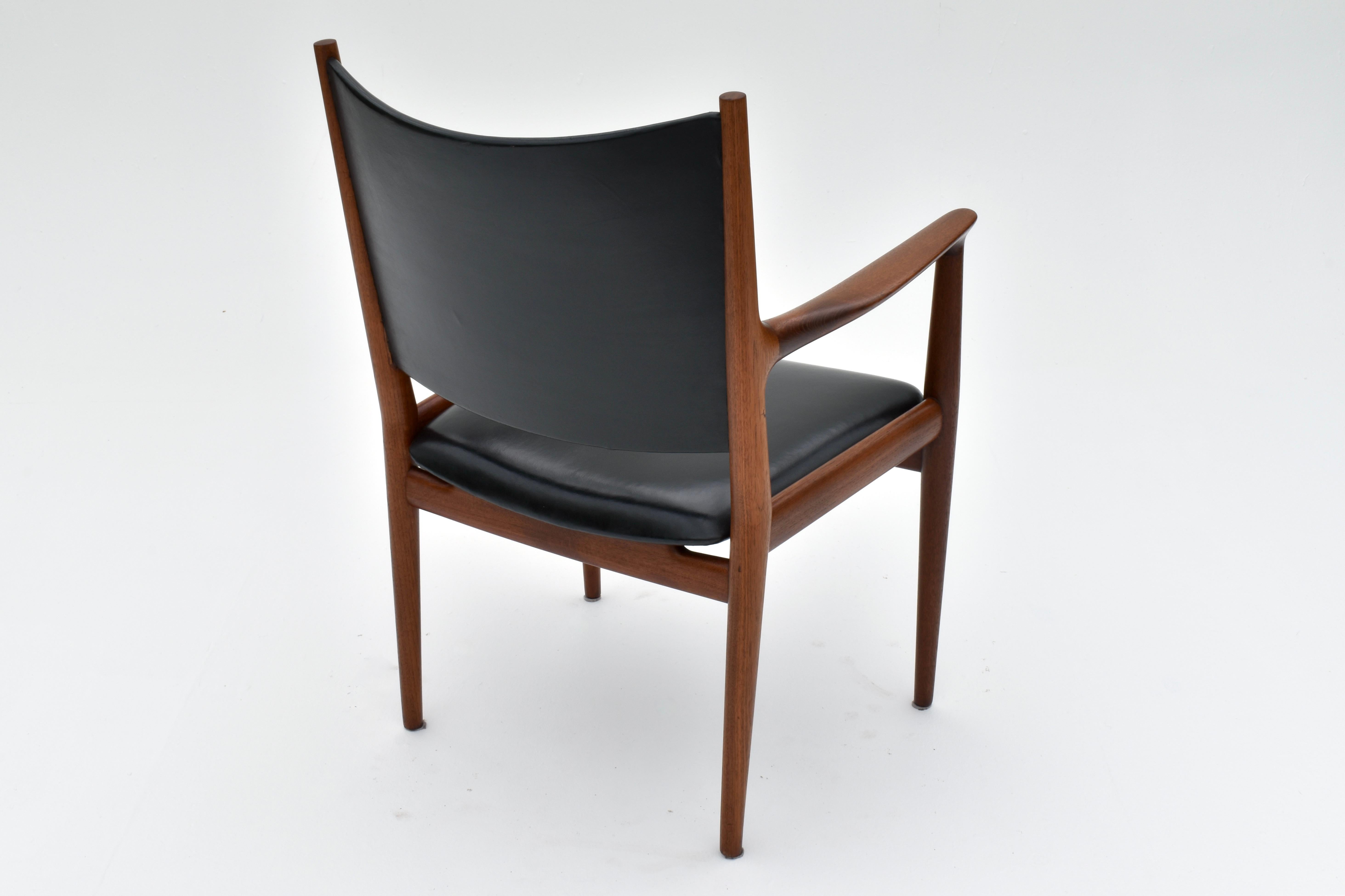 Poltrona in teak e pelle Hans Wegner JH513 per Hansen, metà del secolo scorso in vendita 3