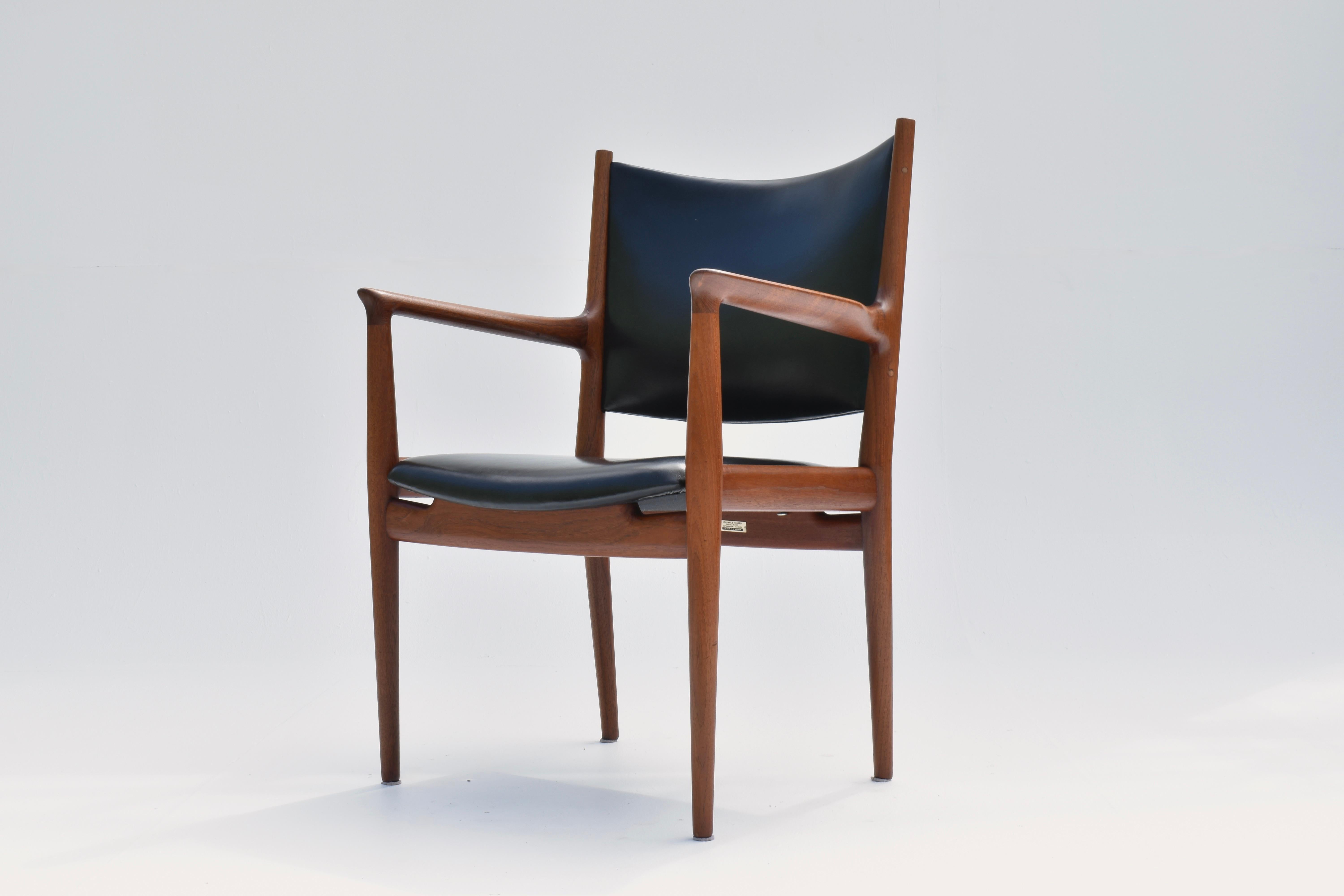 Scandinavo moderno Poltrona in teak e pelle Hans Wegner JH513 per Hansen, metà del secolo scorso in vendita