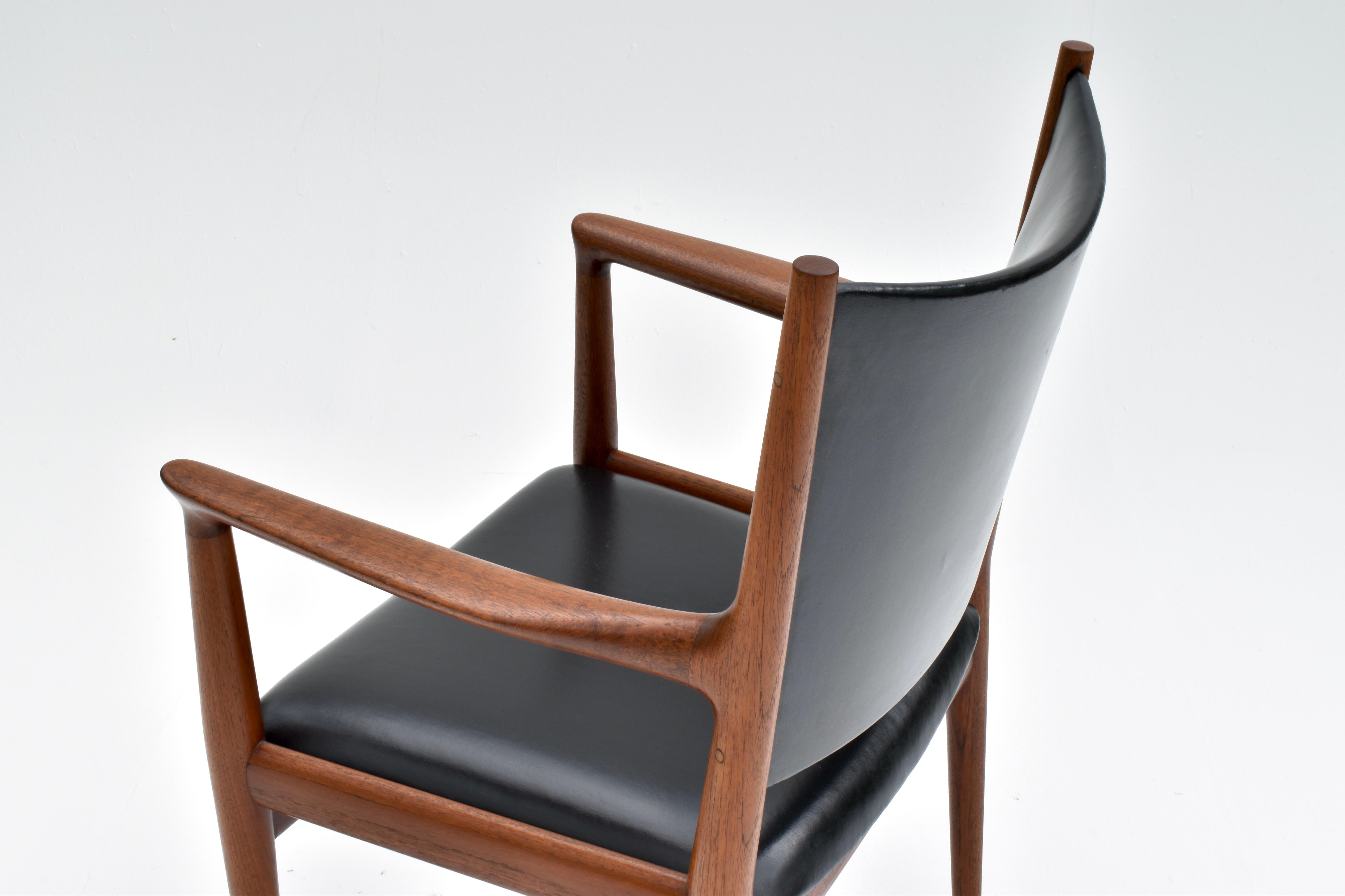 Danese Poltrona in teak e pelle Hans Wegner JH513 per Hansen, metà del secolo scorso in vendita