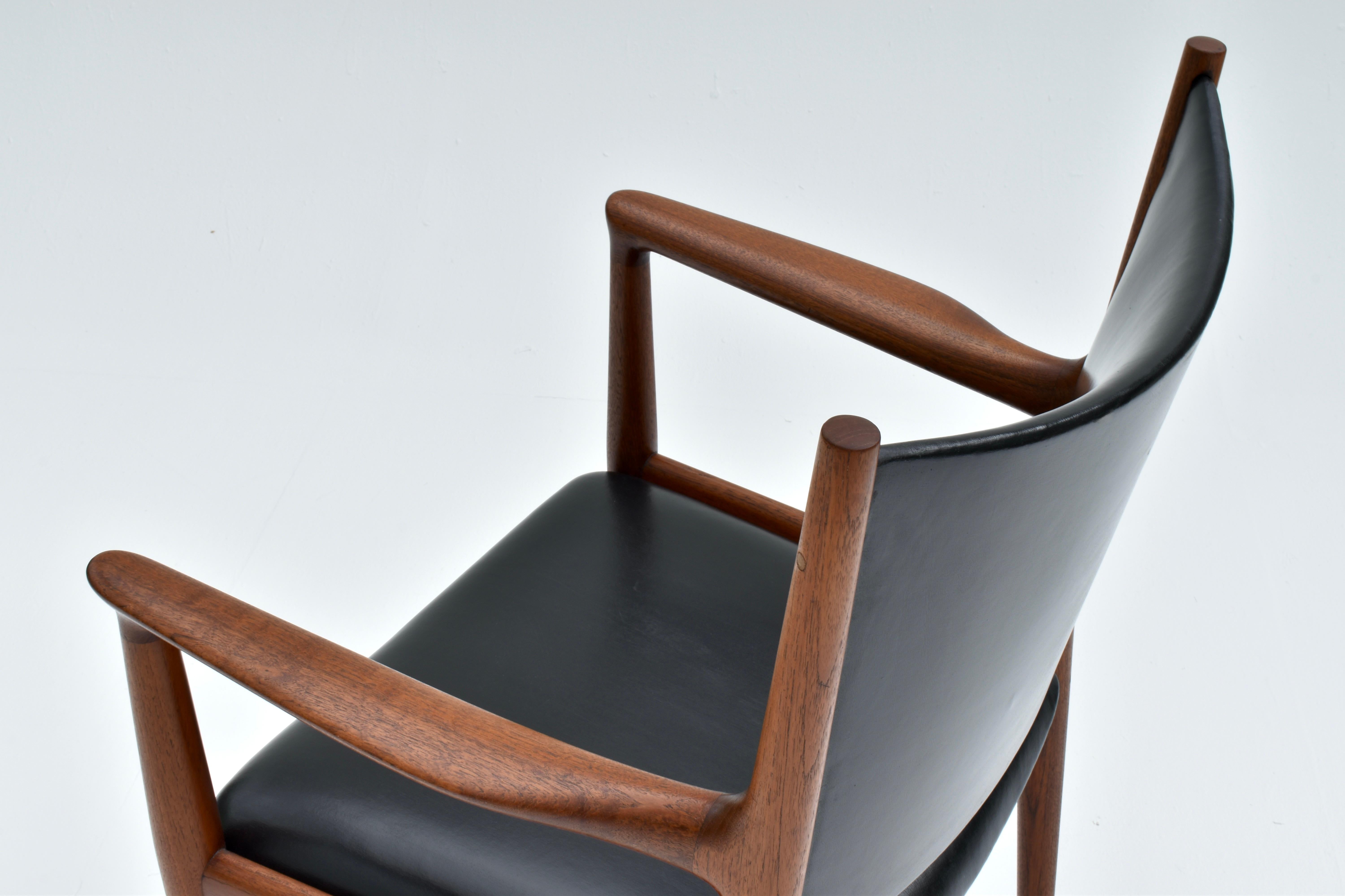 Poltrona in teak e pelle Hans Wegner JH513 per Hansen, metà del secolo scorso In condizioni buone in vendita a Shepperton, Surrey