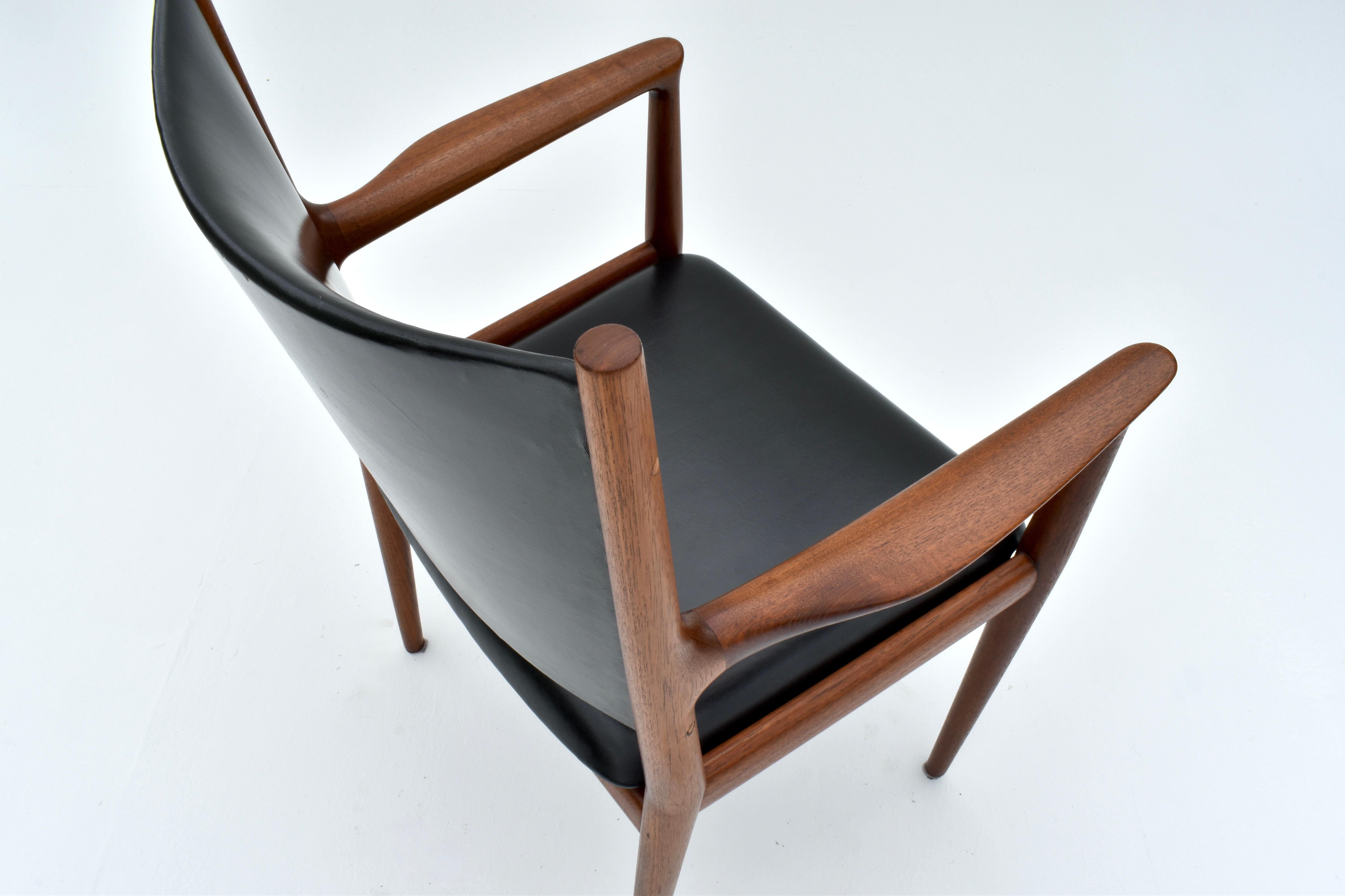 Poltrona in teak e pelle Hans Wegner JH513 per Hansen, metà del secolo scorso in vendita 2