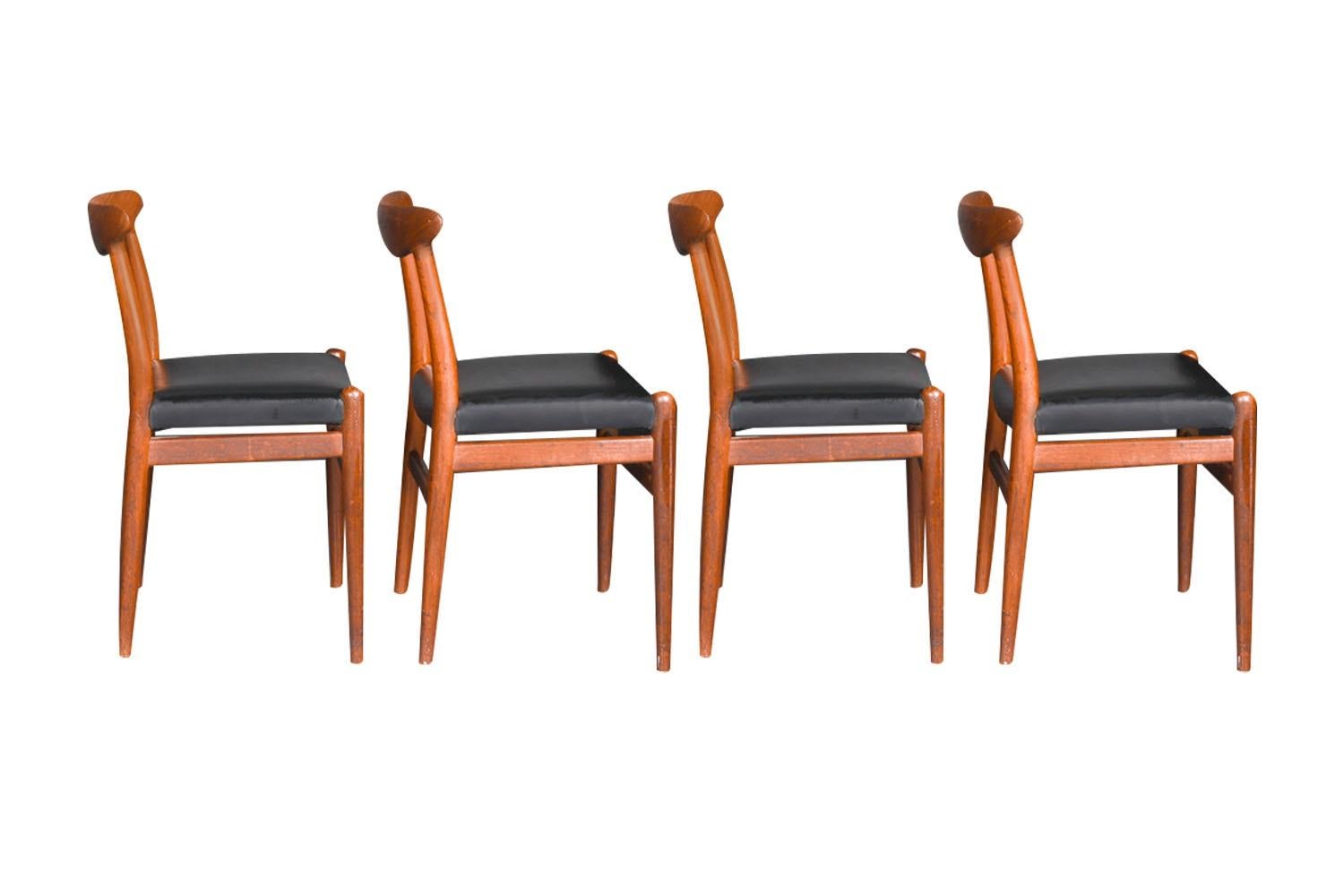 Mid Century Danish Hans Wegner W2 Teak Chairs Four In Good Condition For Sale In Baltimore, MD