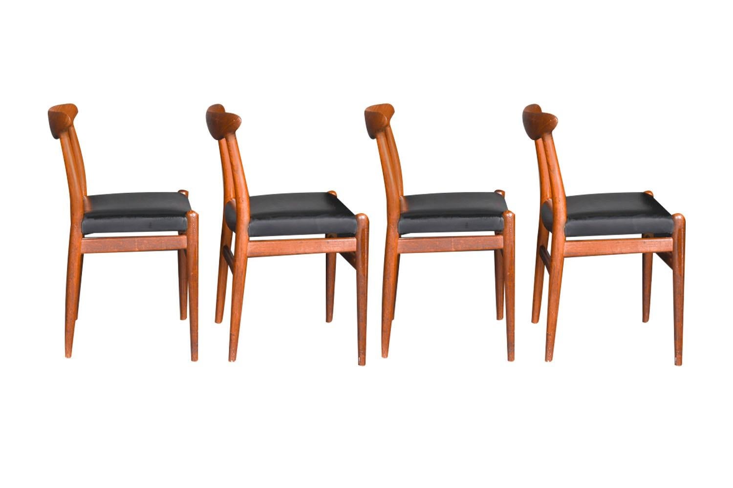 Danese Sedie in teak Hans Wegner W2 del metà secolo scorso Quattro in vendita