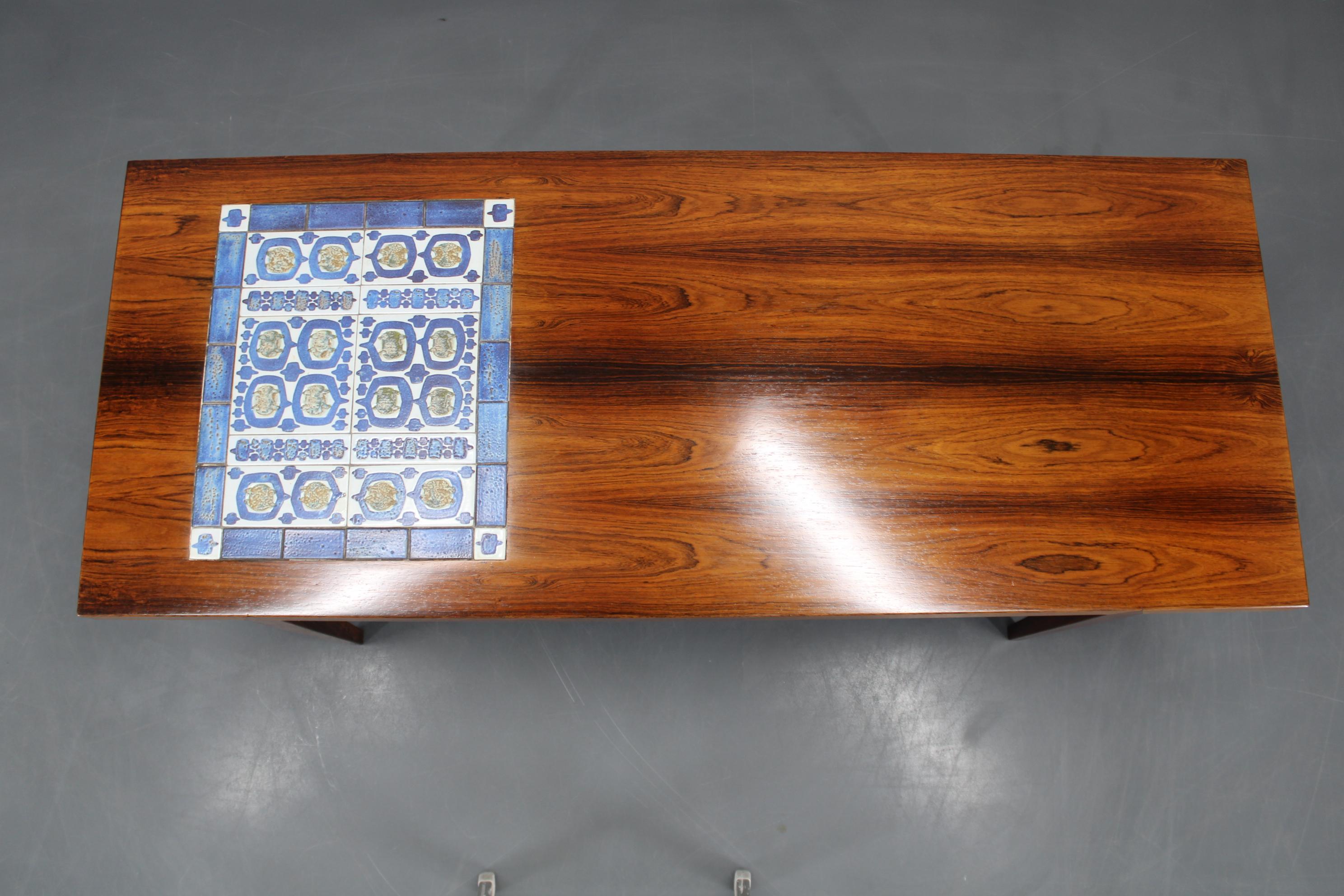 Mid-century Danish Haslev Mobelsnedkeri Coffee Table, Ceramic Tile Inlay, 1960s In Good Condition For Sale In Praha, CZ
