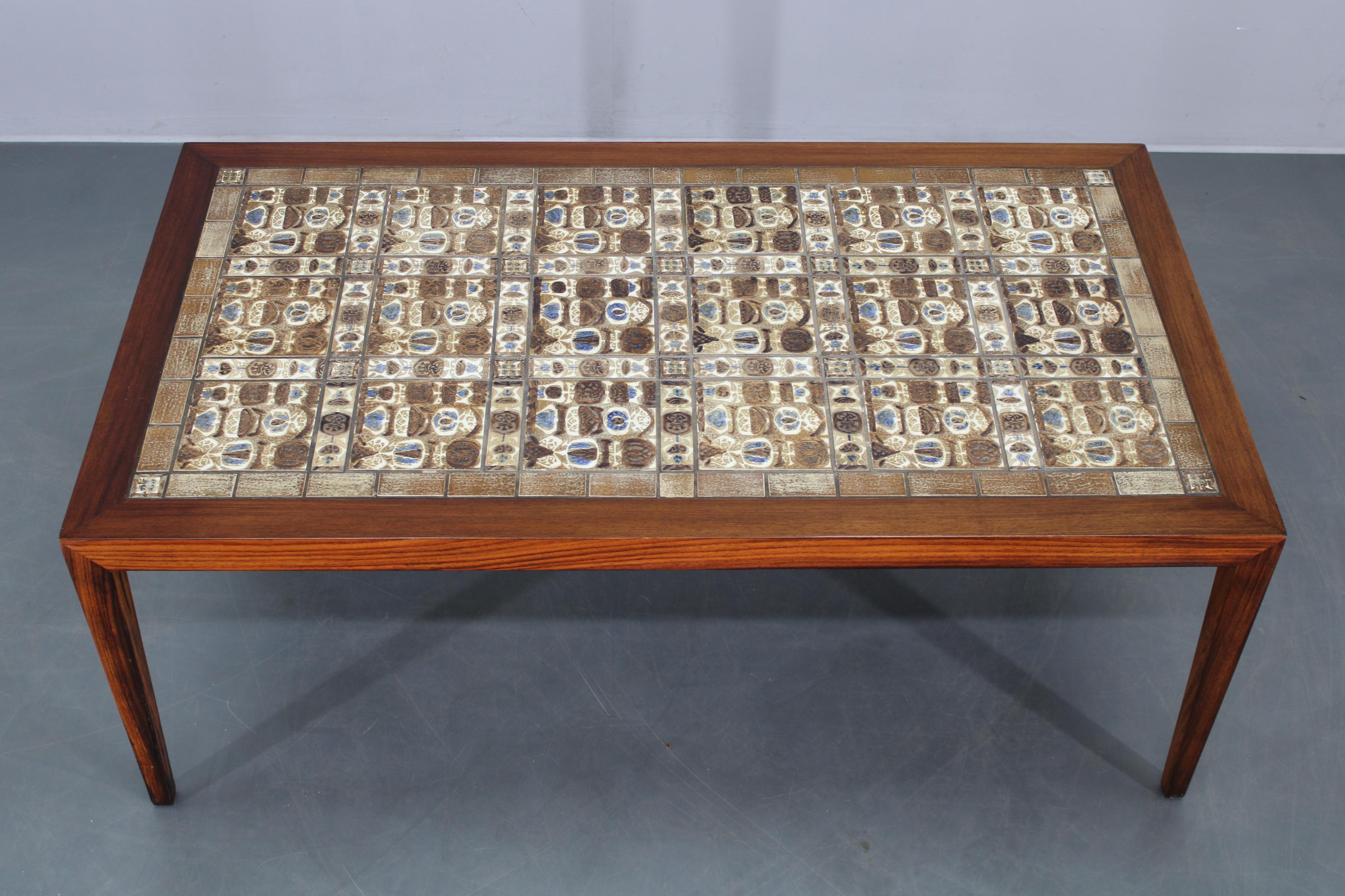 Mid-century Danish Haslev Mobelsnedkeri Coffee Table with Royal Copenhagen Ceram In Excellent Condition For Sale In Praha, CZ