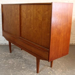 Armario alto danés de mediados de siglo de Hansen Møbelfabrik