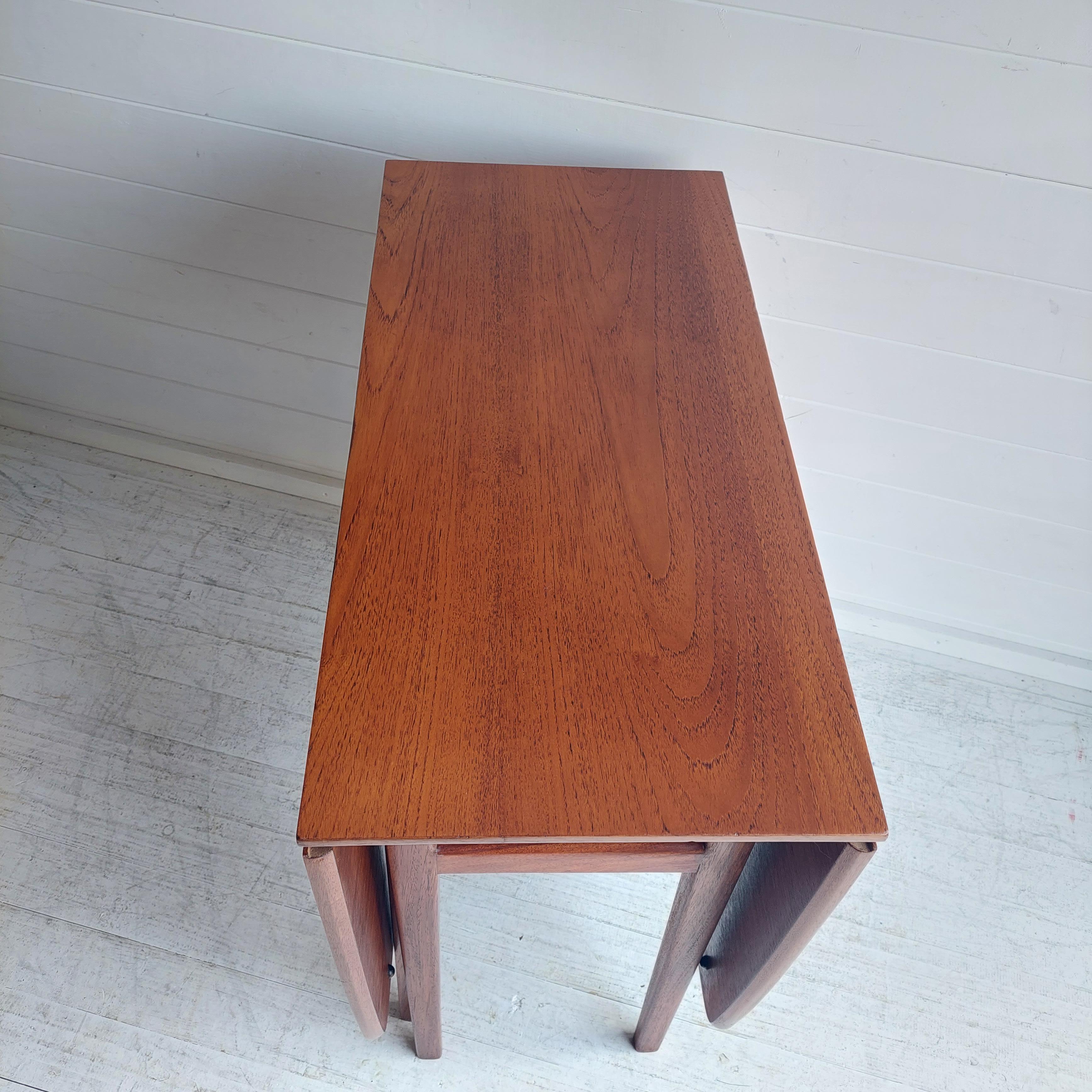 Mid Century Danish Influenced Folding Gate Leg Teak Dining Table 1970s In Good Condition In Leamington Spa, GB