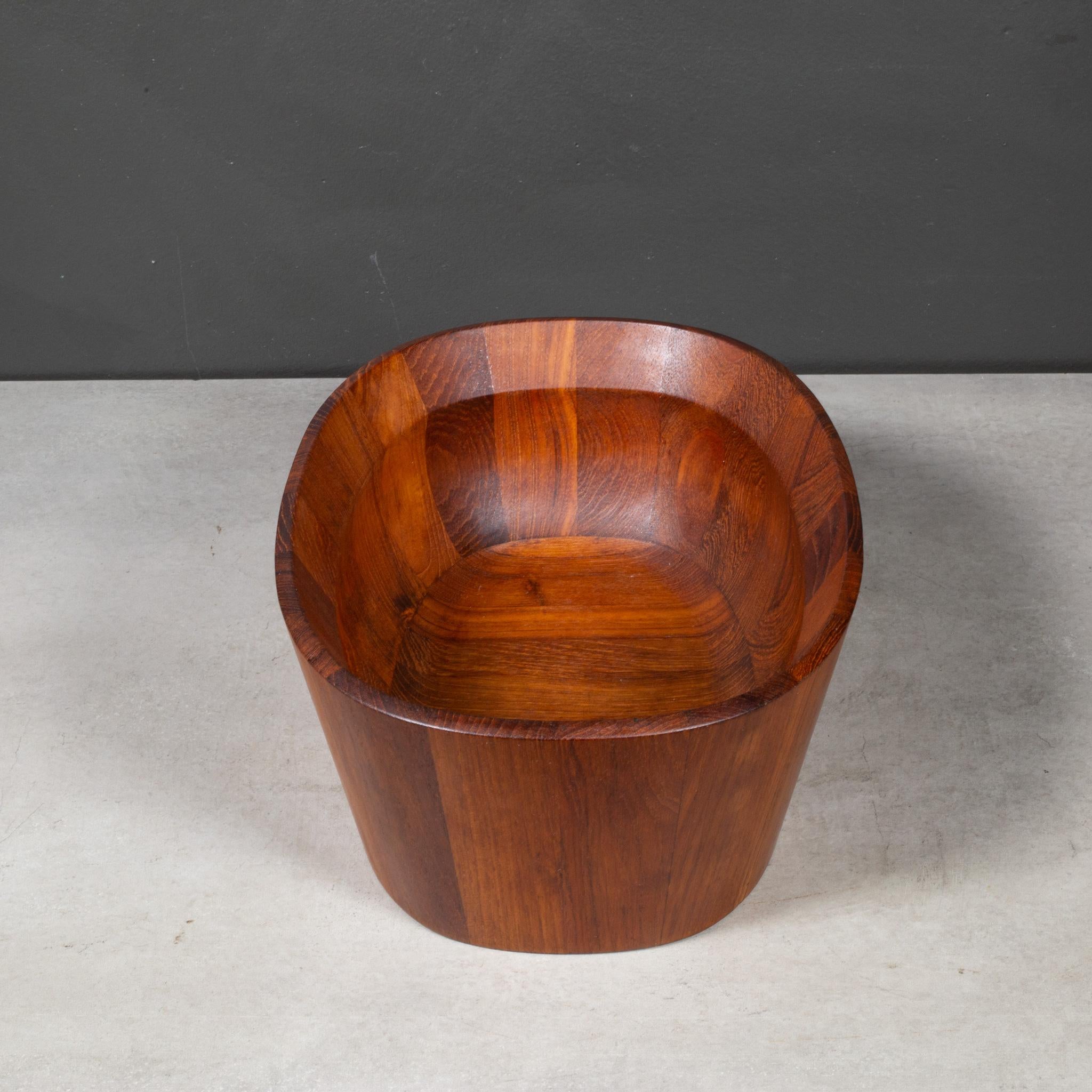ABOUT

A Mid-century Teak oval shaped bowl designed by Jens H. Quistgaard. This piece has the 4 duck markings and 