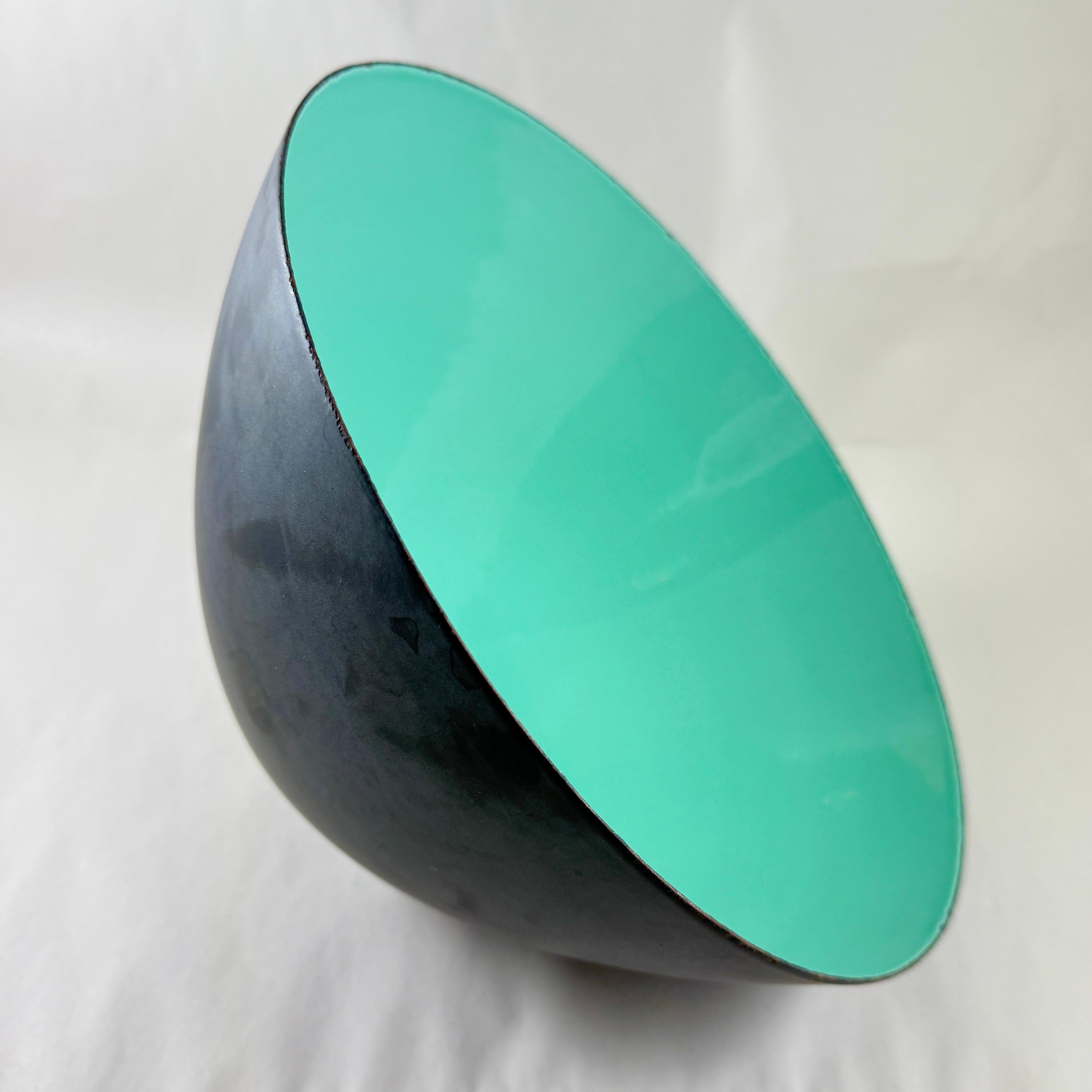 Ensaladera grande danesa de mediados de siglo esmaltada Krenit verde jade Esmaltado en venta