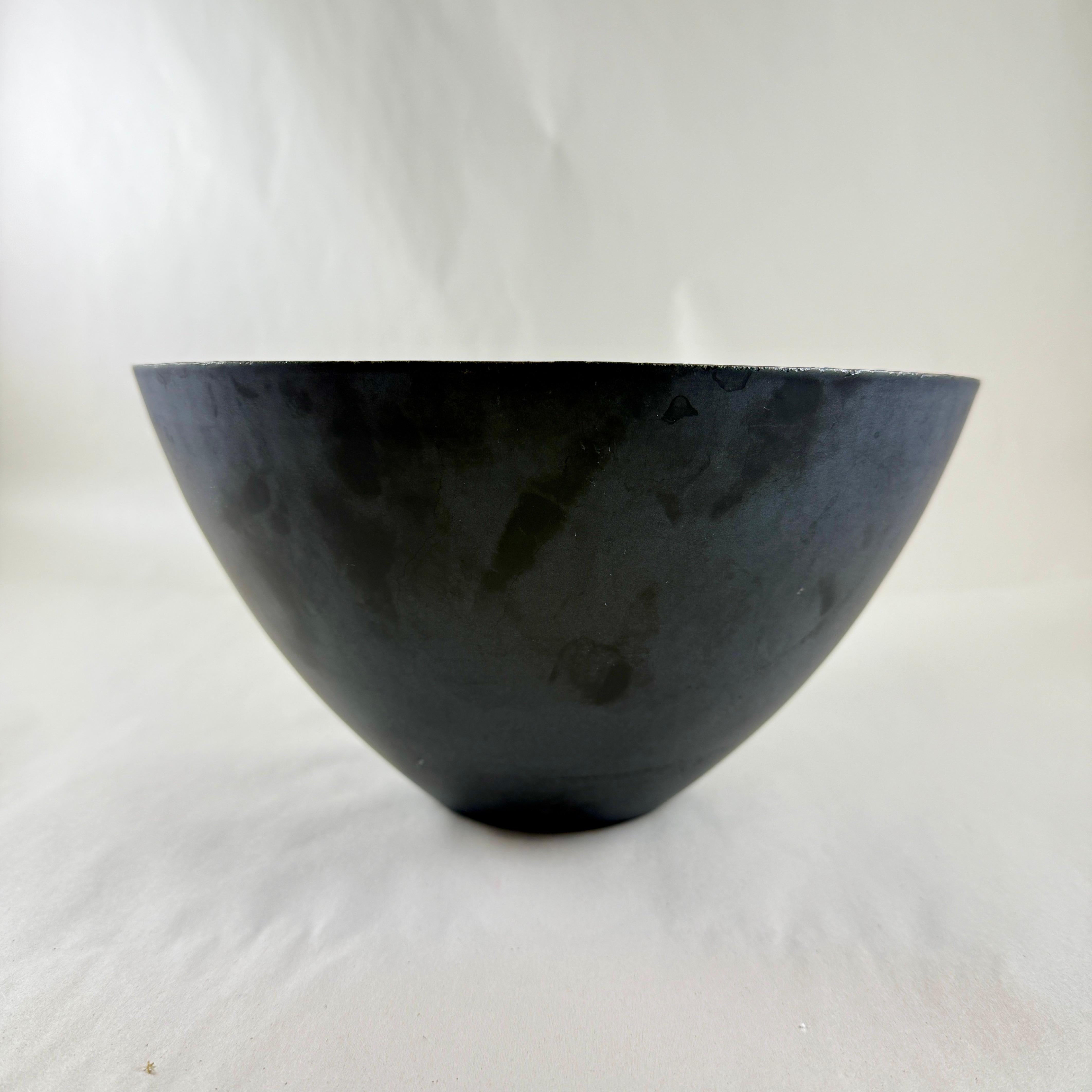 Ensaladera grande danesa de mediados de siglo esmaltada Krenit verde jade siglo XX en venta