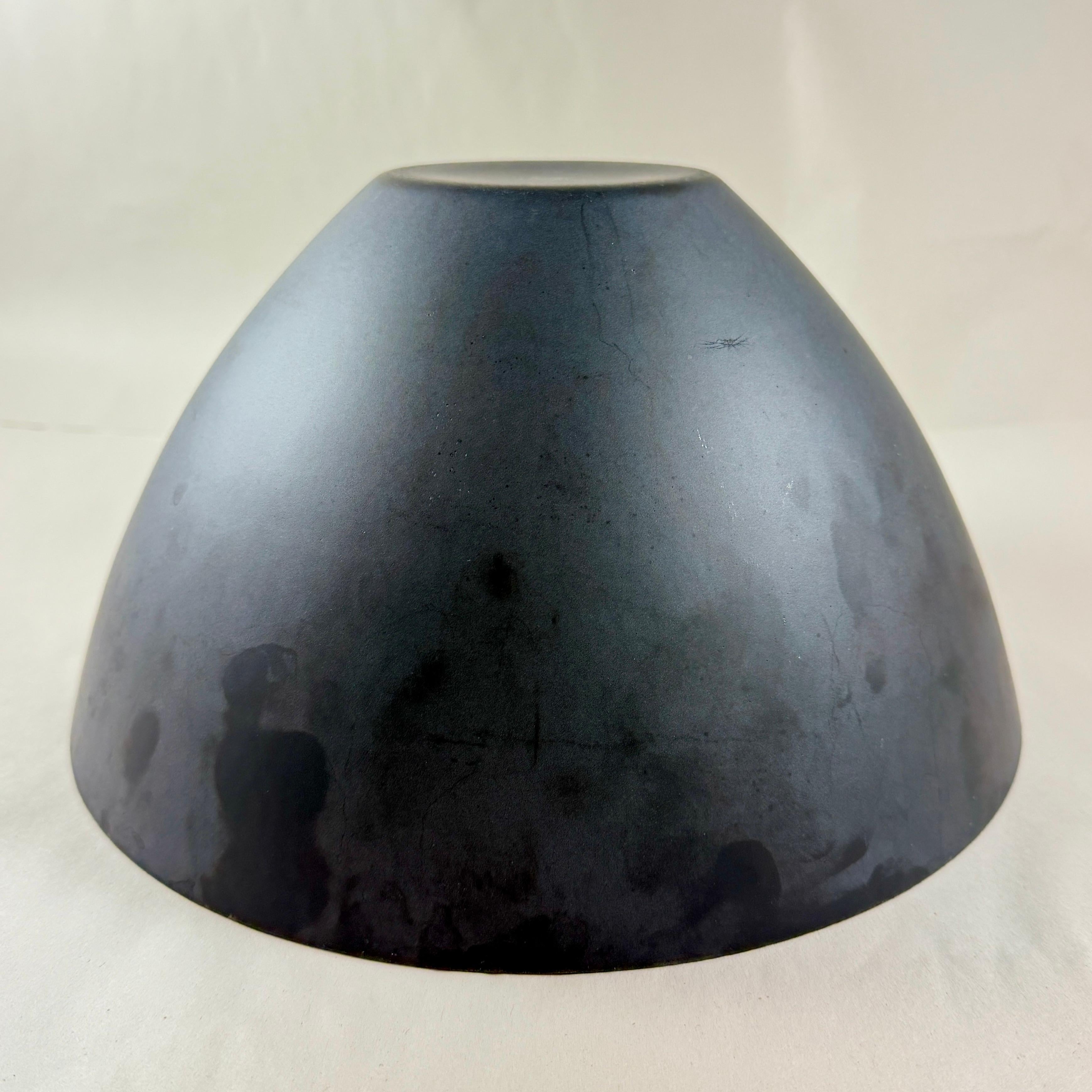 Ensaladera grande danesa de mediados de siglo esmaltada Krenit verde jade Acero en venta
