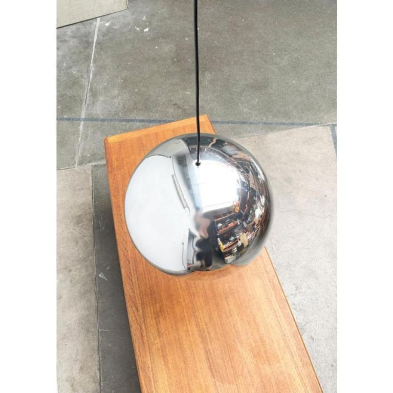Louisiana pendant light from Louis Poulsen after a design by Vilhelm Wohlert and Jørgen Bo from the 1960s.

A classic of Scandinavian design. The simple dome shape distinguishes this timeless design. The umbrella is made of aluminum. The surface has