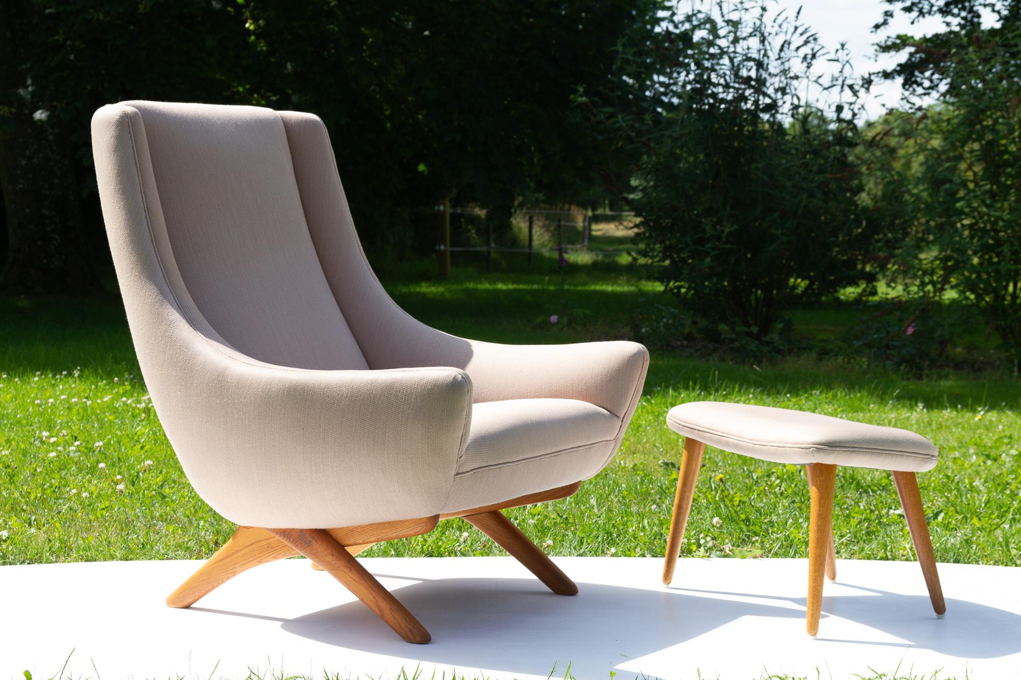Mid-Century Danish Modern Lounge chair and stool model ML141 by Illum Wikkelsø for A. Mikael Laursen, 1960s.
Beautiful and elegant highback lounge chair with matching ottoman designed by renowned Danish architect Illum Wikkelsø and manufactured by