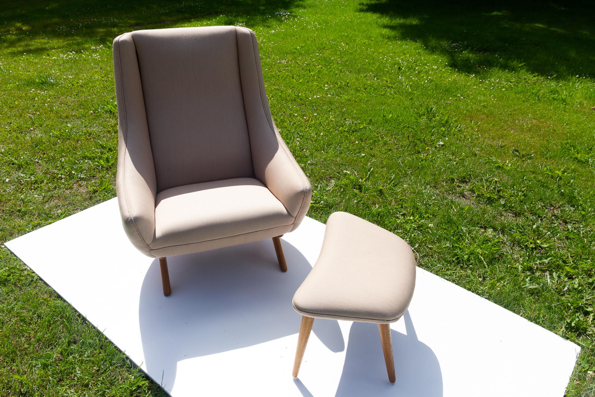Mid-20th Century Mid-Century Danish Lounge Chair and Stool Model ML 141 by Illum Wikkelsø, 1960s For Sale
