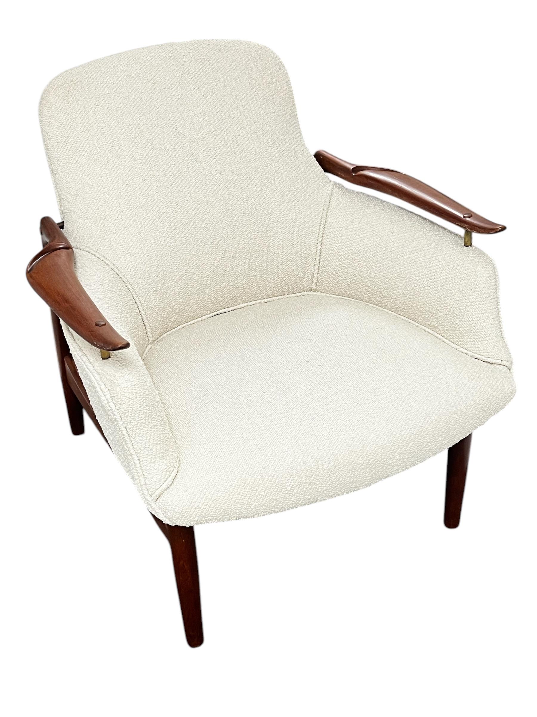 Mid-Century Modern Mid-Century Danish Lounge Chair in the Style of Finn Juhl NV-53 for Niels Vodder