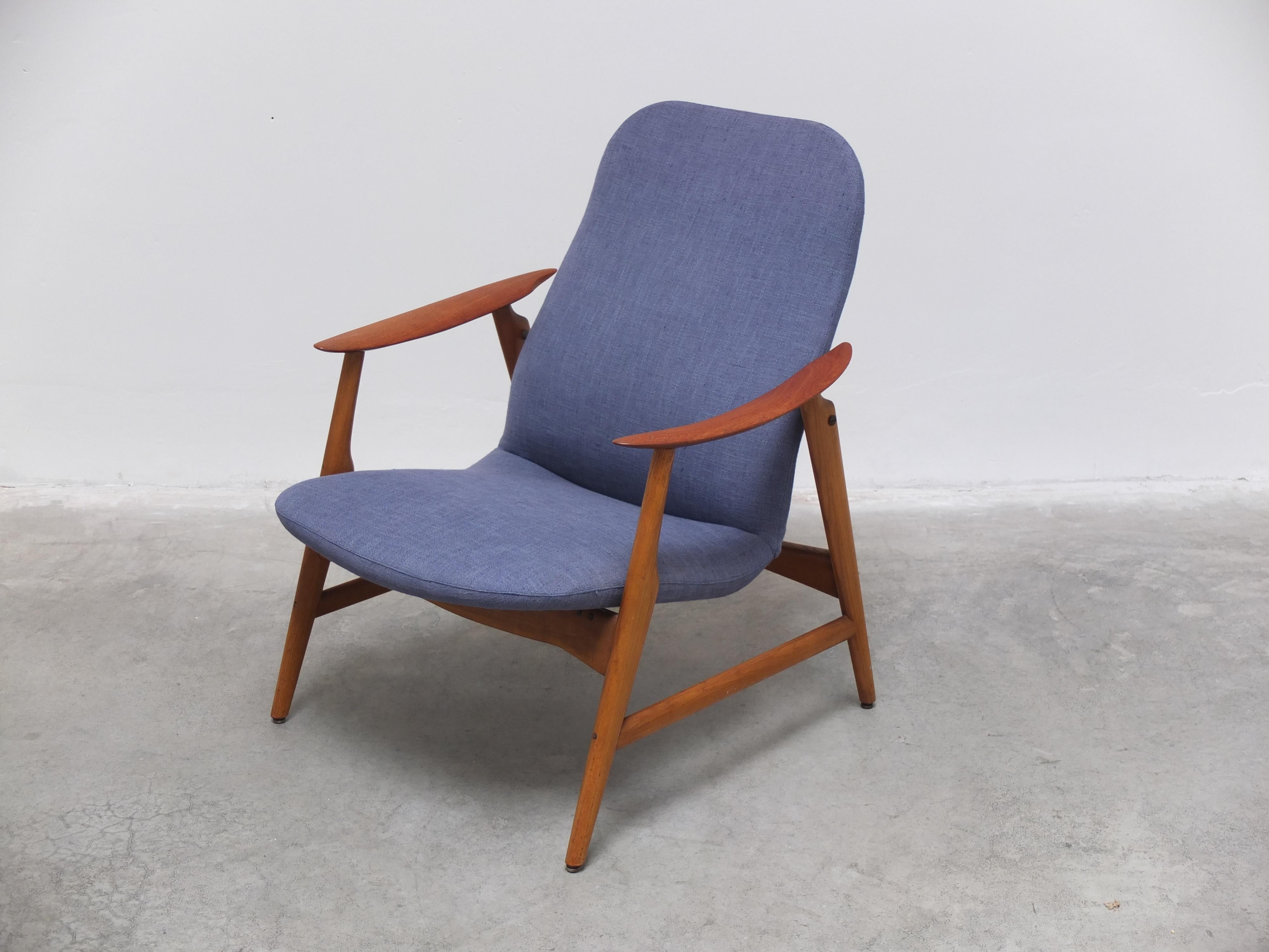 Scandinavian Modern Mid-Century Danish Lounge Chair with Sculpted Armrests, 1960s