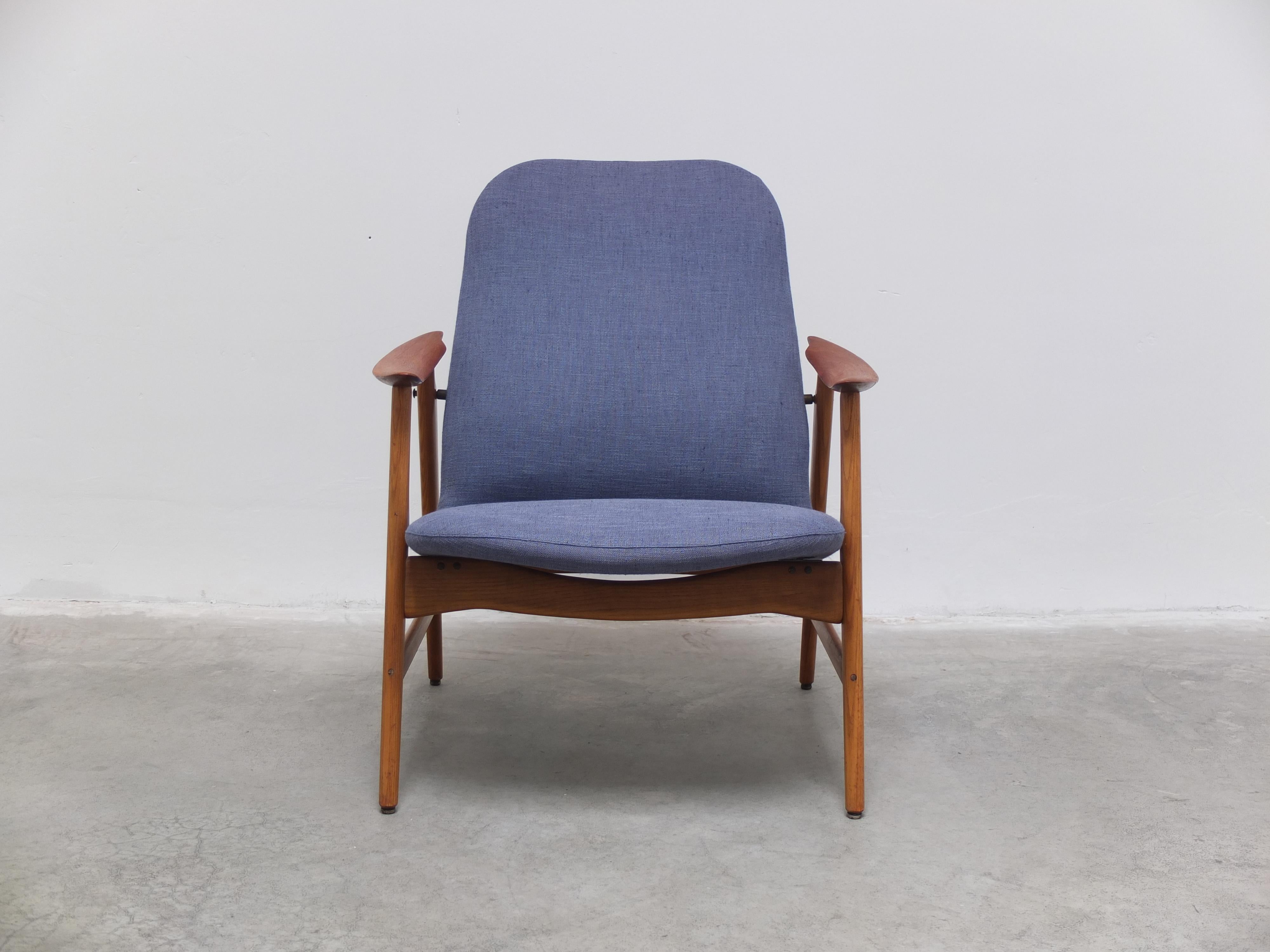 20th Century Mid-Century Danish Lounge Chair with Sculpted Armrests, 1960s