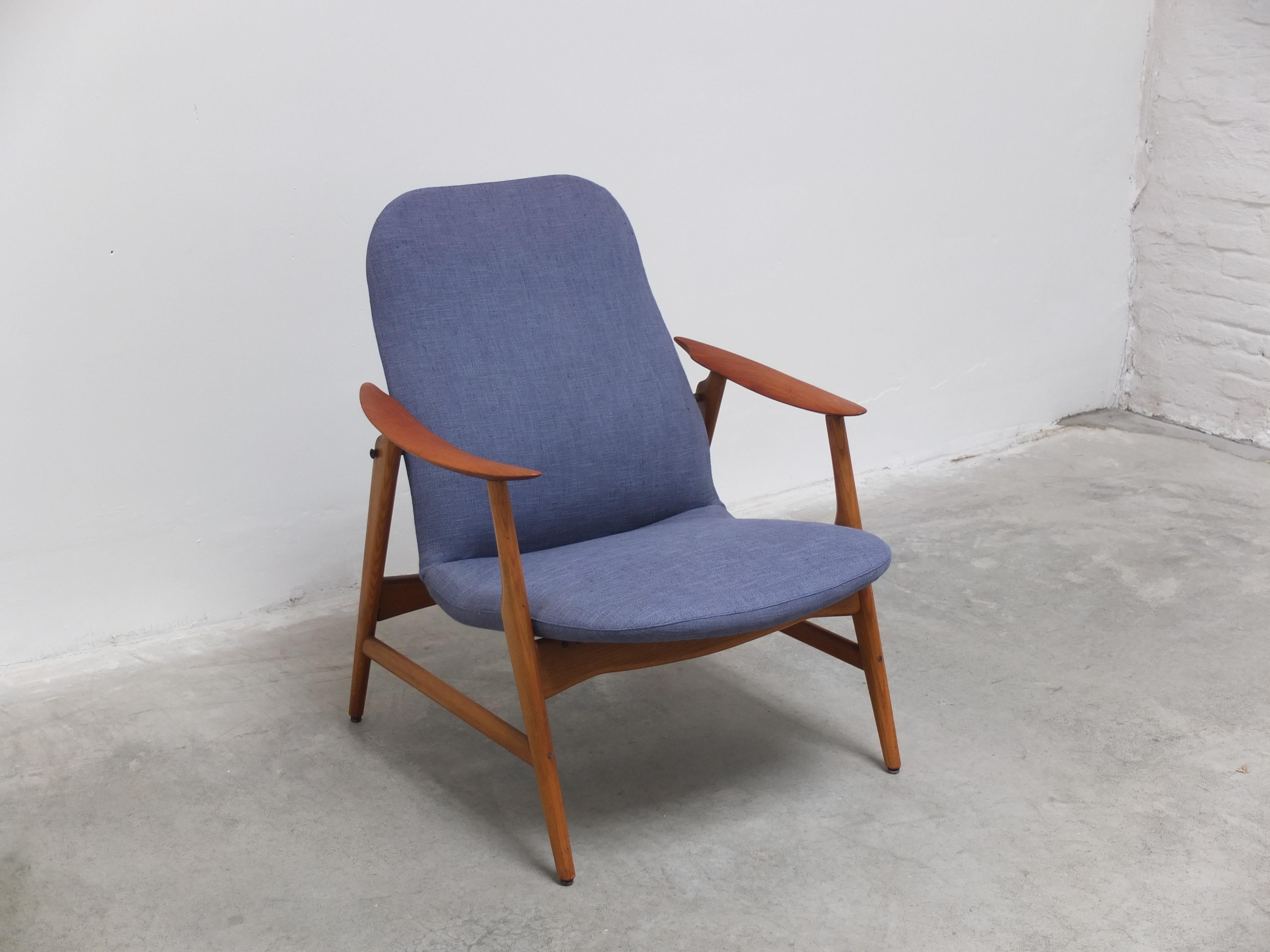 Mid-Century Danish Lounge Chair with Sculpted Armrests, 1960s 1