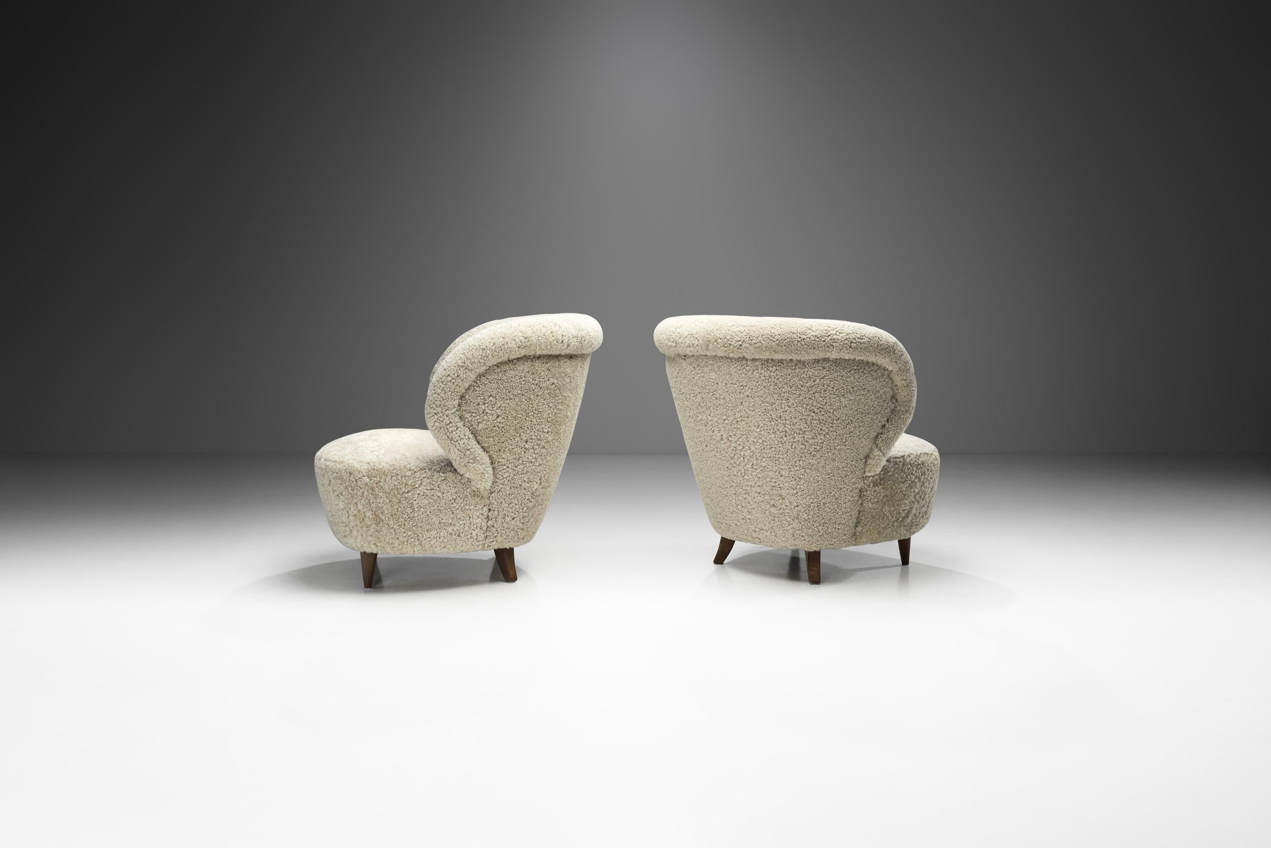 Mid-Century Danish Lounge Chairs in Sheepskin, Denmark 1950s In Good Condition For Sale In Utrecht, NL