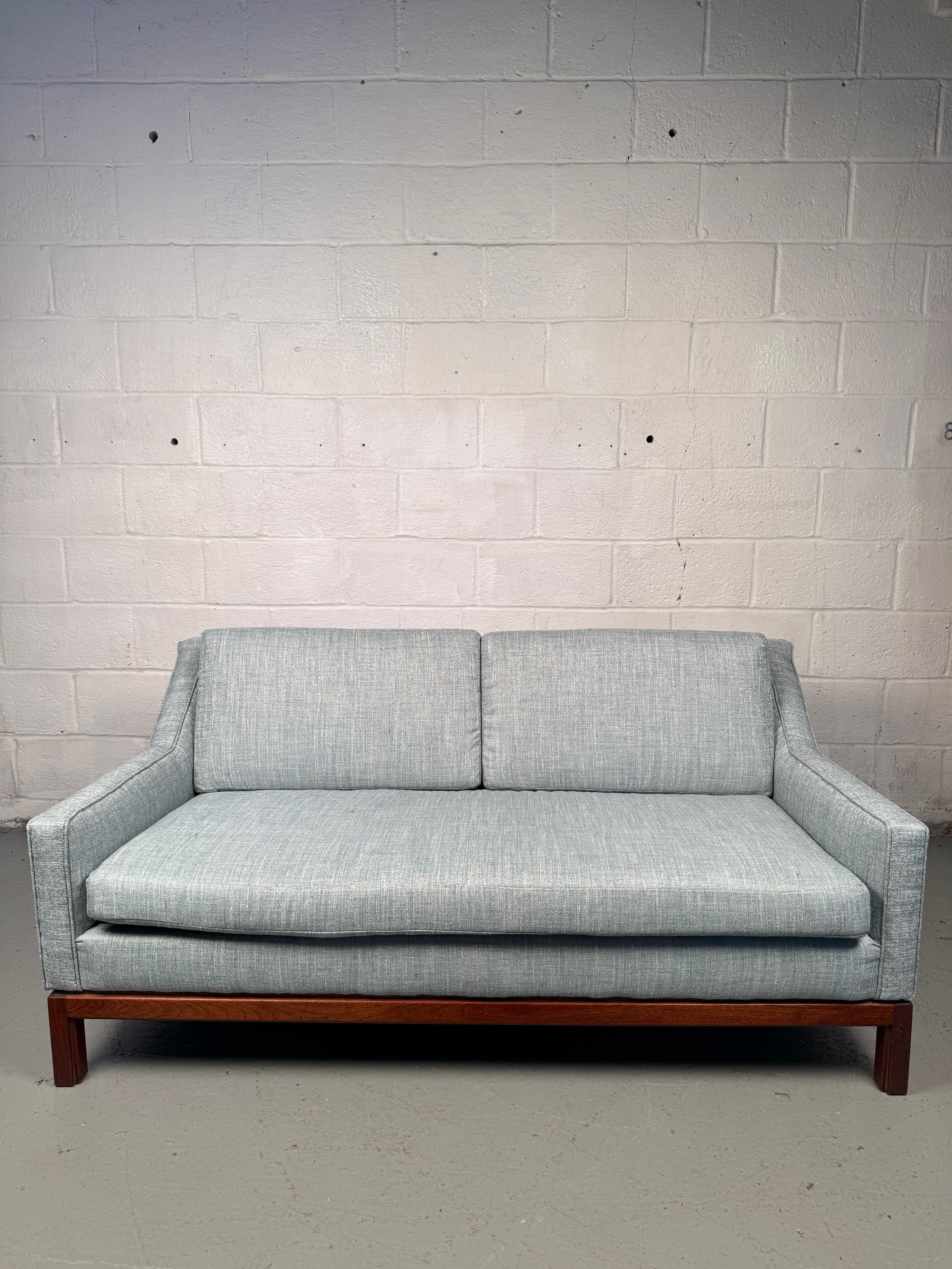 Mid-Century Modern Causeuse danoise du milieu du siècle par Jens Risom Design Inc. en vente