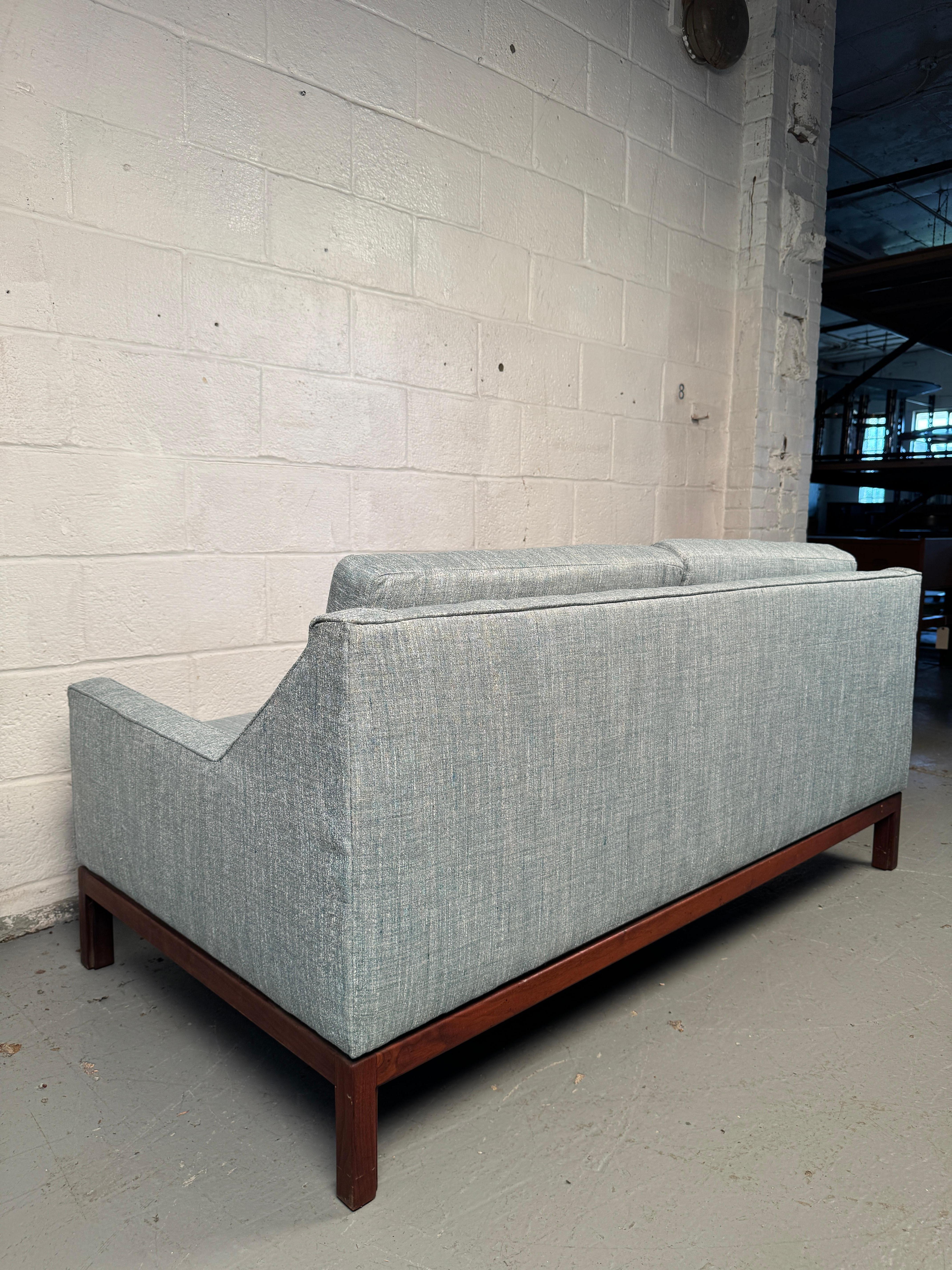 Causeuse danoise du milieu du siècle par Jens Risom Design Inc. en vente 1