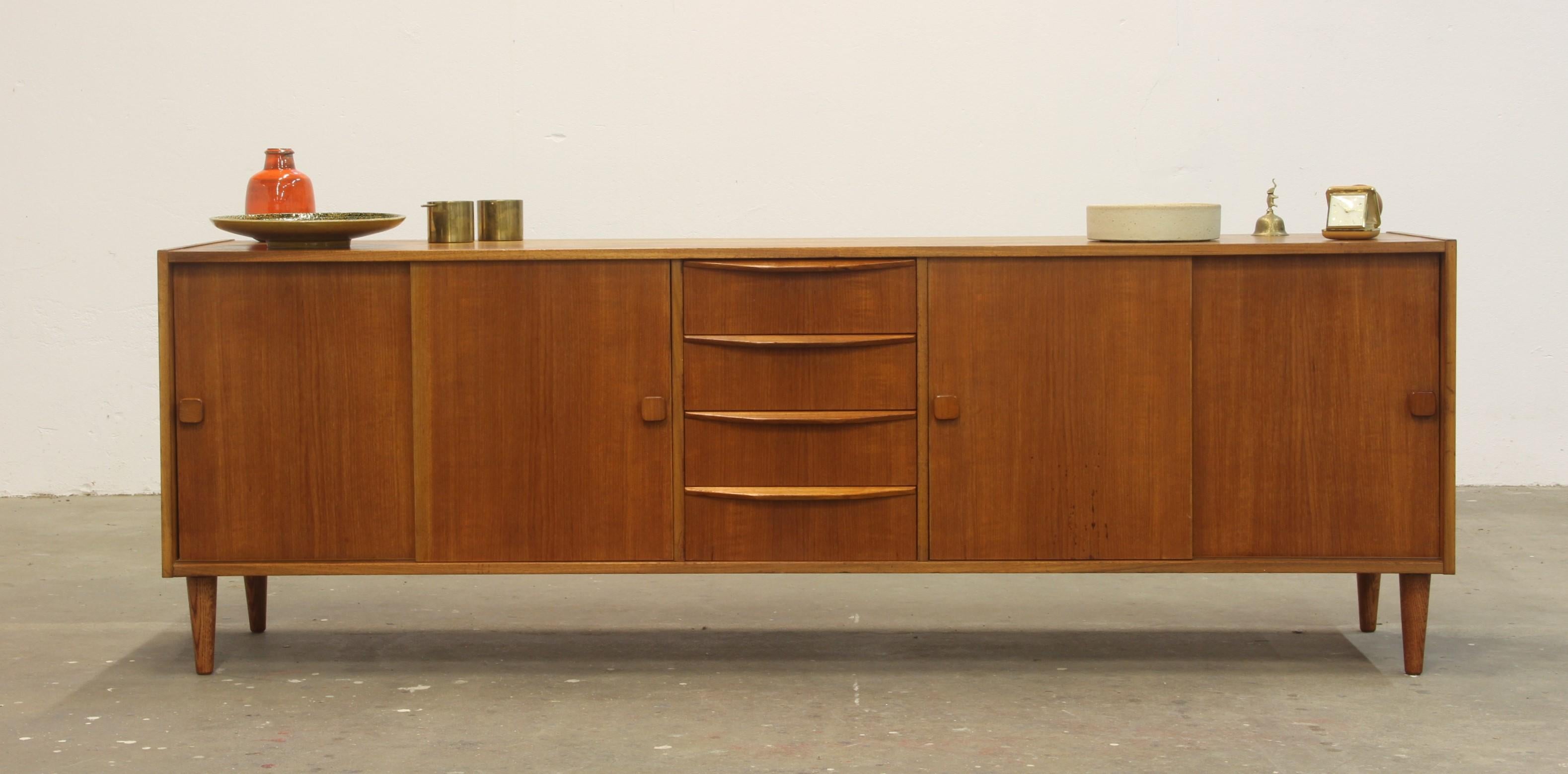 Credenza danese di metà secolo in teak anni '60 in vendita 5