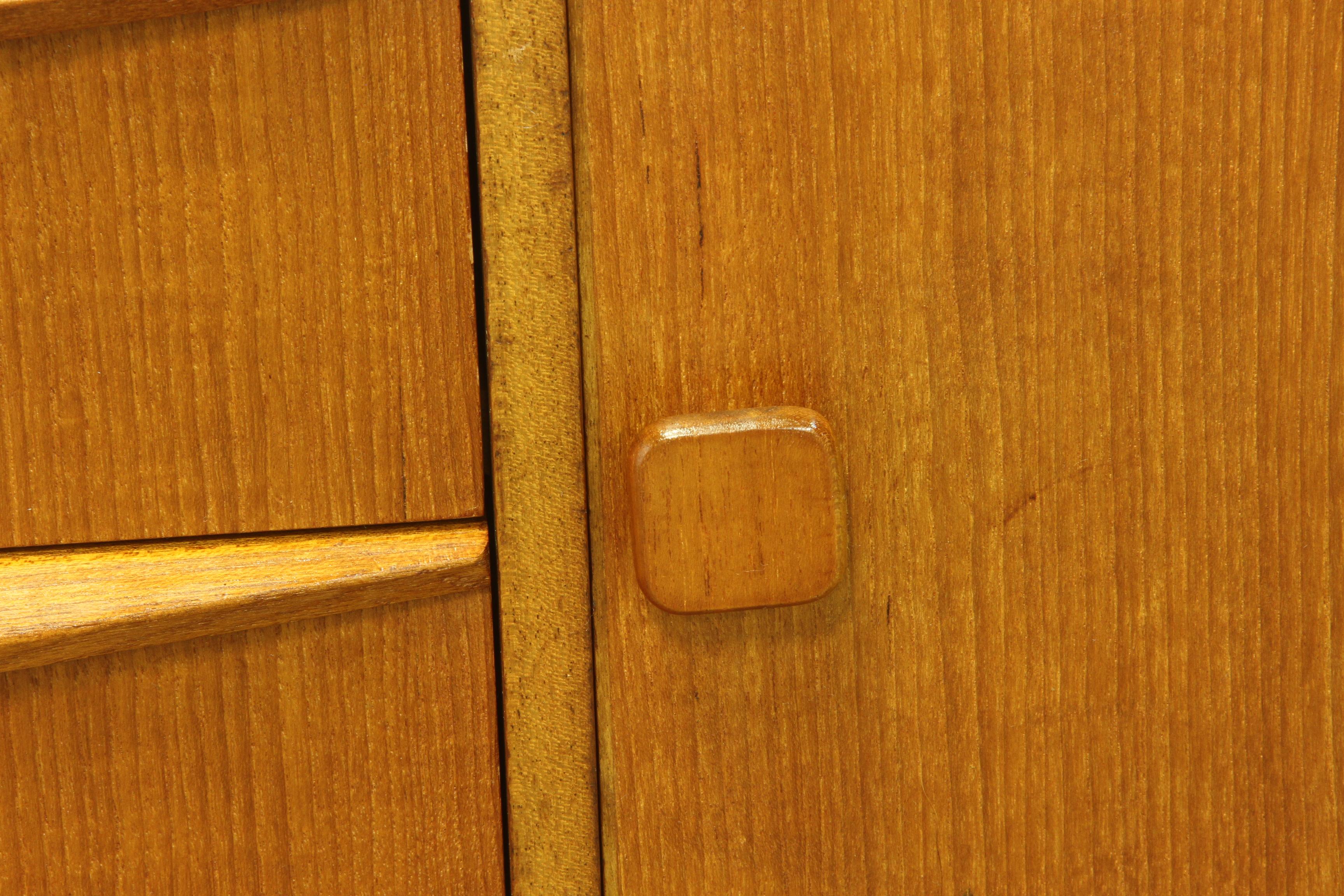 Credenza danese di metà secolo in teak anni '60 in vendita 6