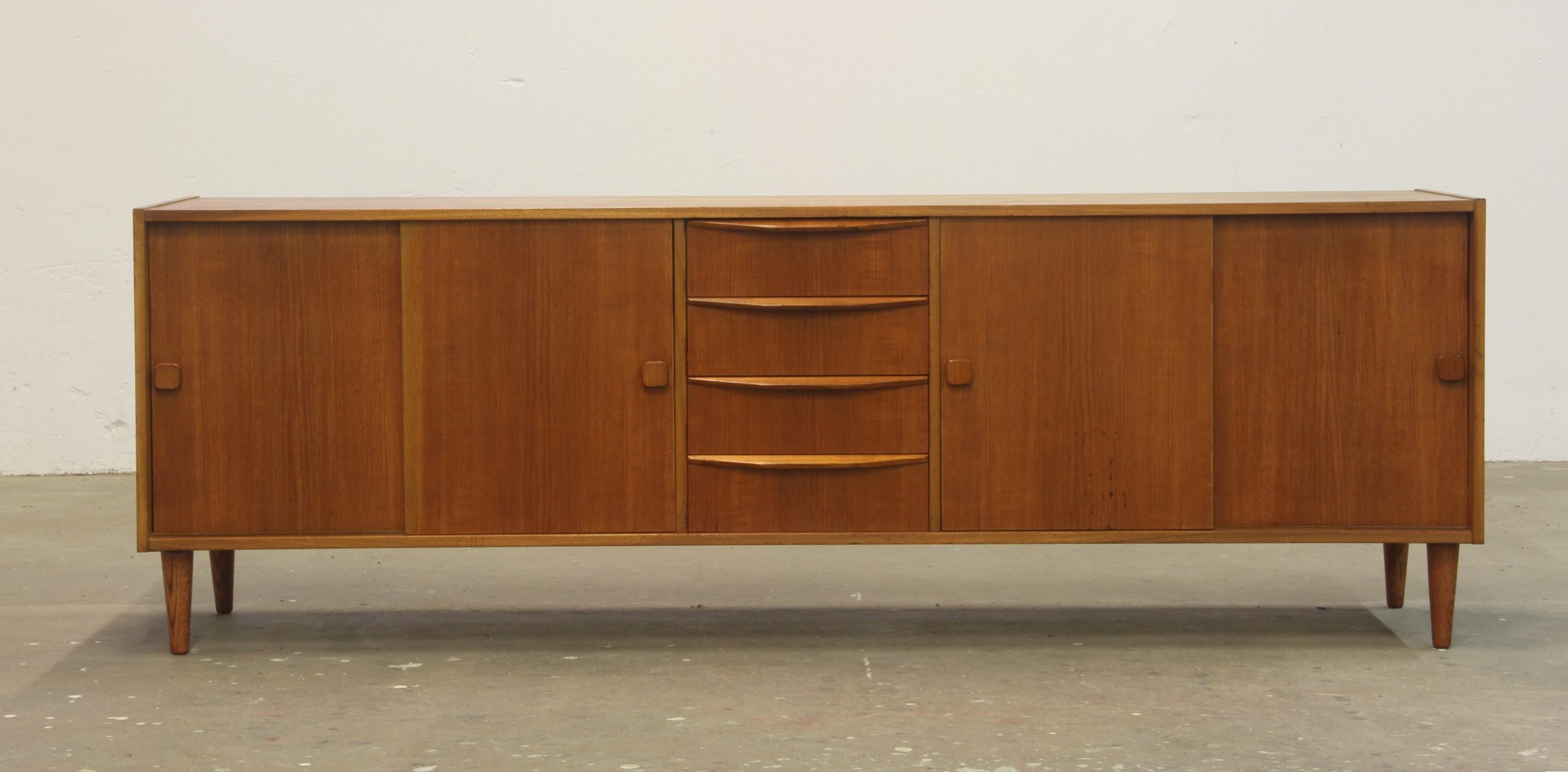 Danese Credenza danese di metà secolo in teak anni '60 in vendita