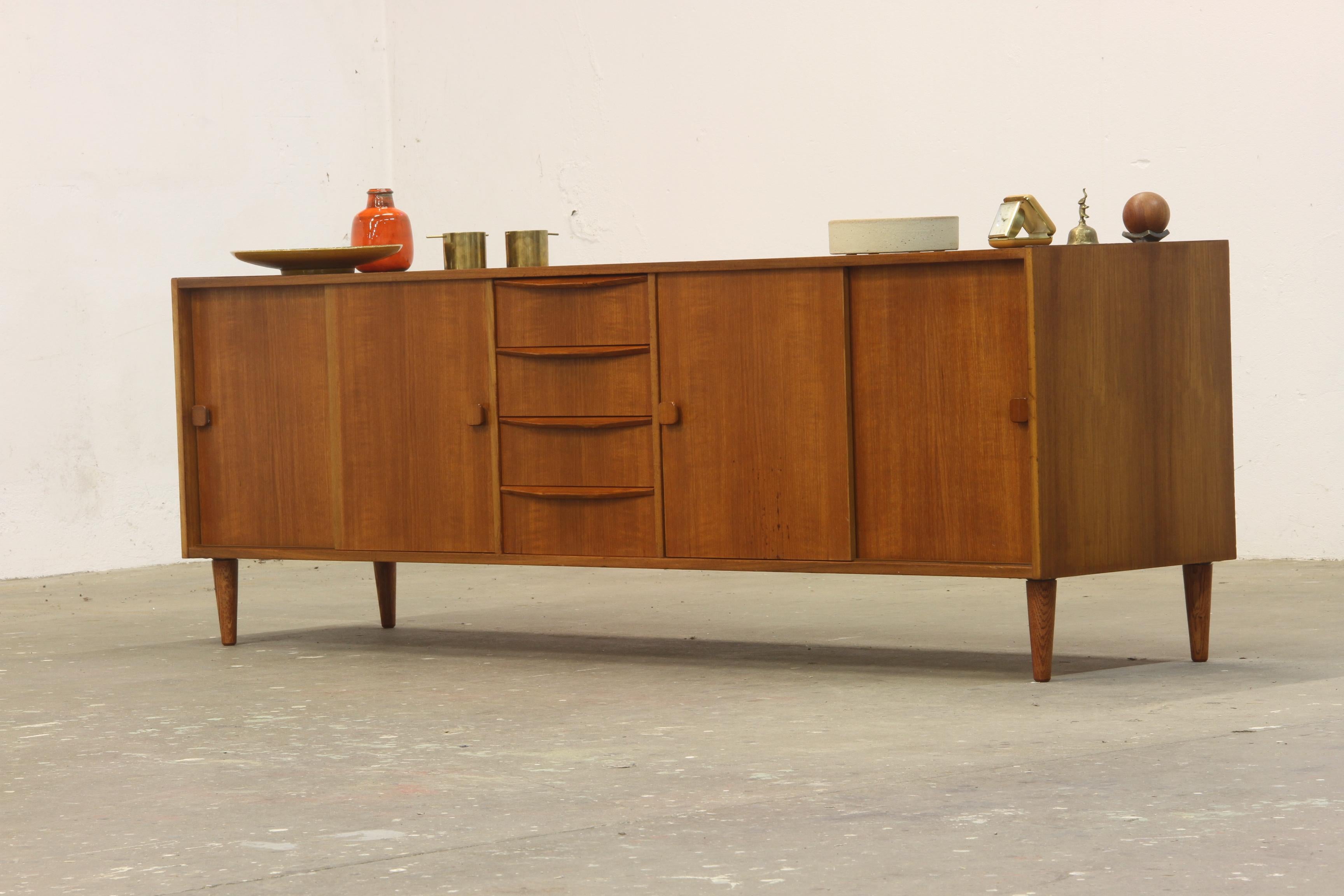 Metà XX secolo Credenza danese di metà secolo in teak anni '60 in vendita