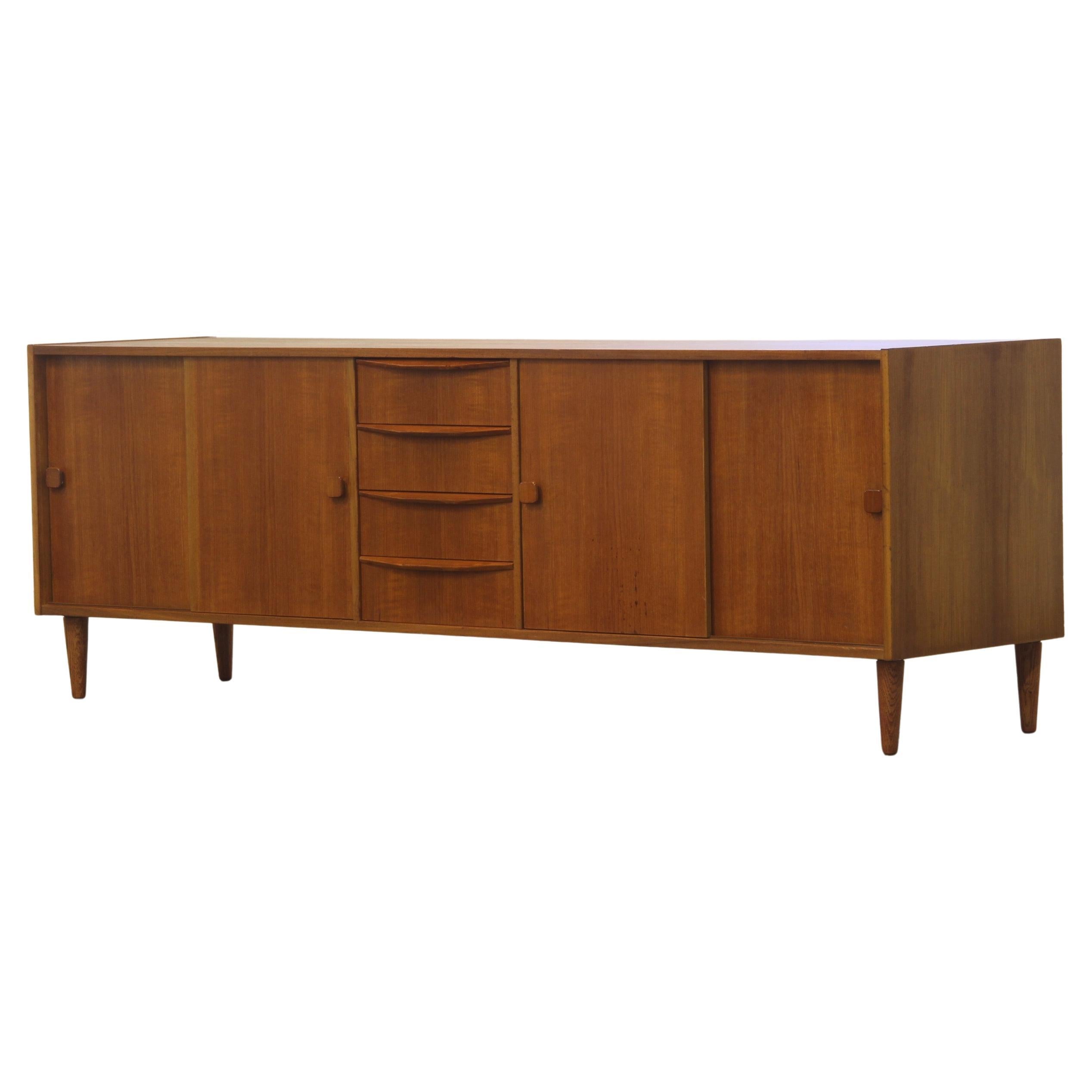 Buffet / buffet danois du milieu du siècle dernier en teck, années 1960