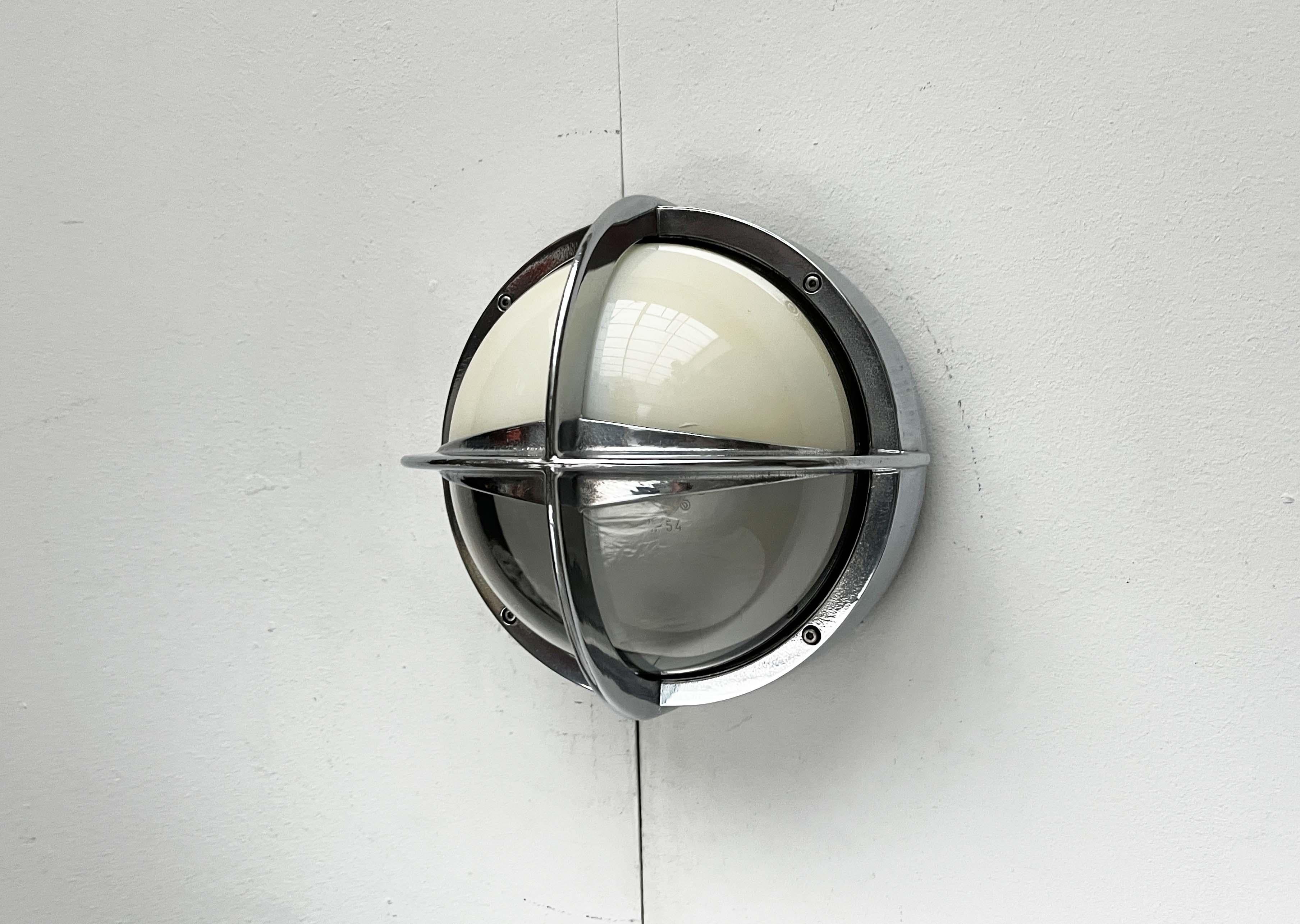 Lámpara de pared de metal para exteriores modelo Pirat, danesa de mediados de siglo, para Nordisk Solar, años 60 en venta 3