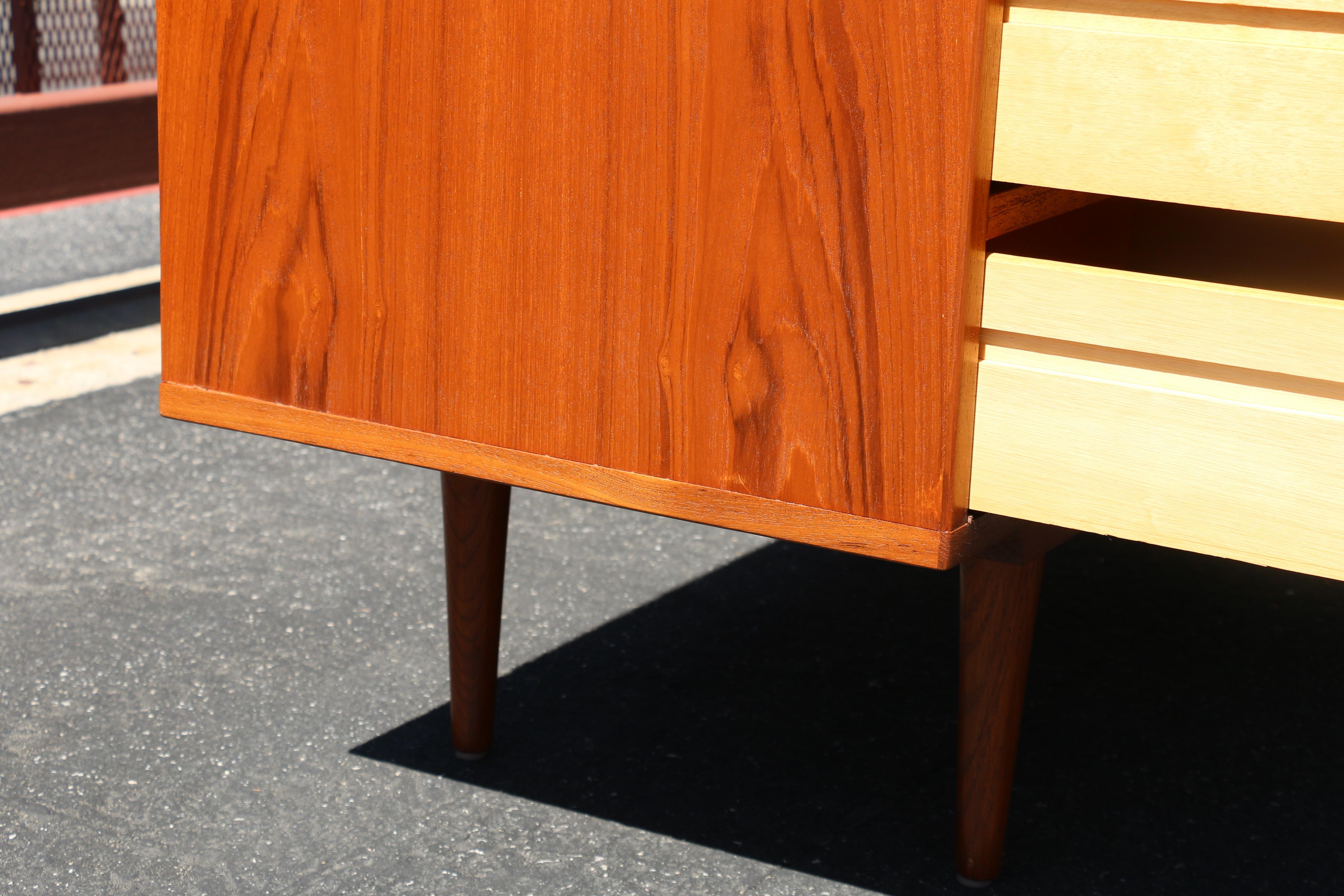 Comò danese moderno a 12 cassetti del Mid Century in vendita 5