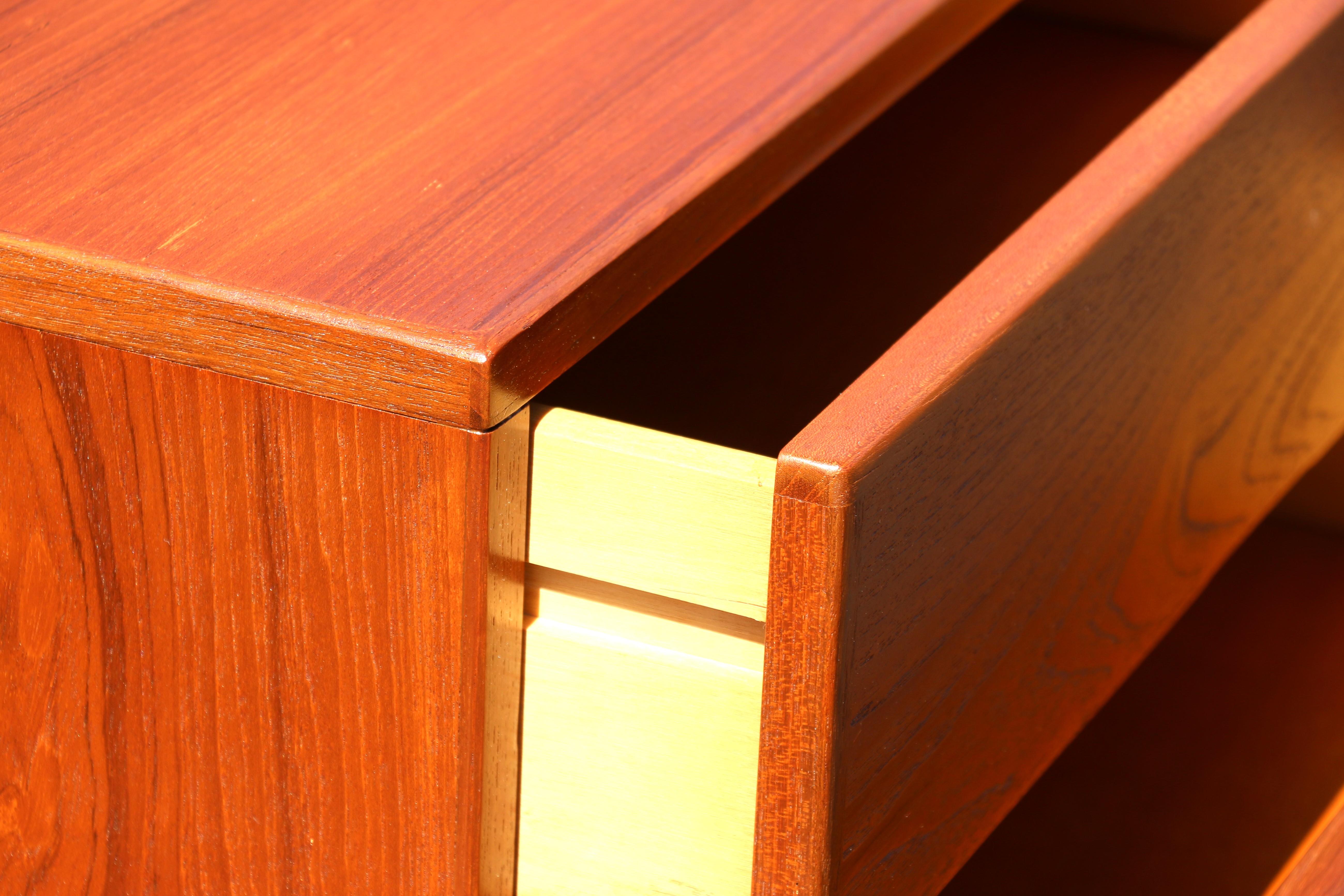 Comò danese moderno a 12 cassetti del Mid Century in vendita 2