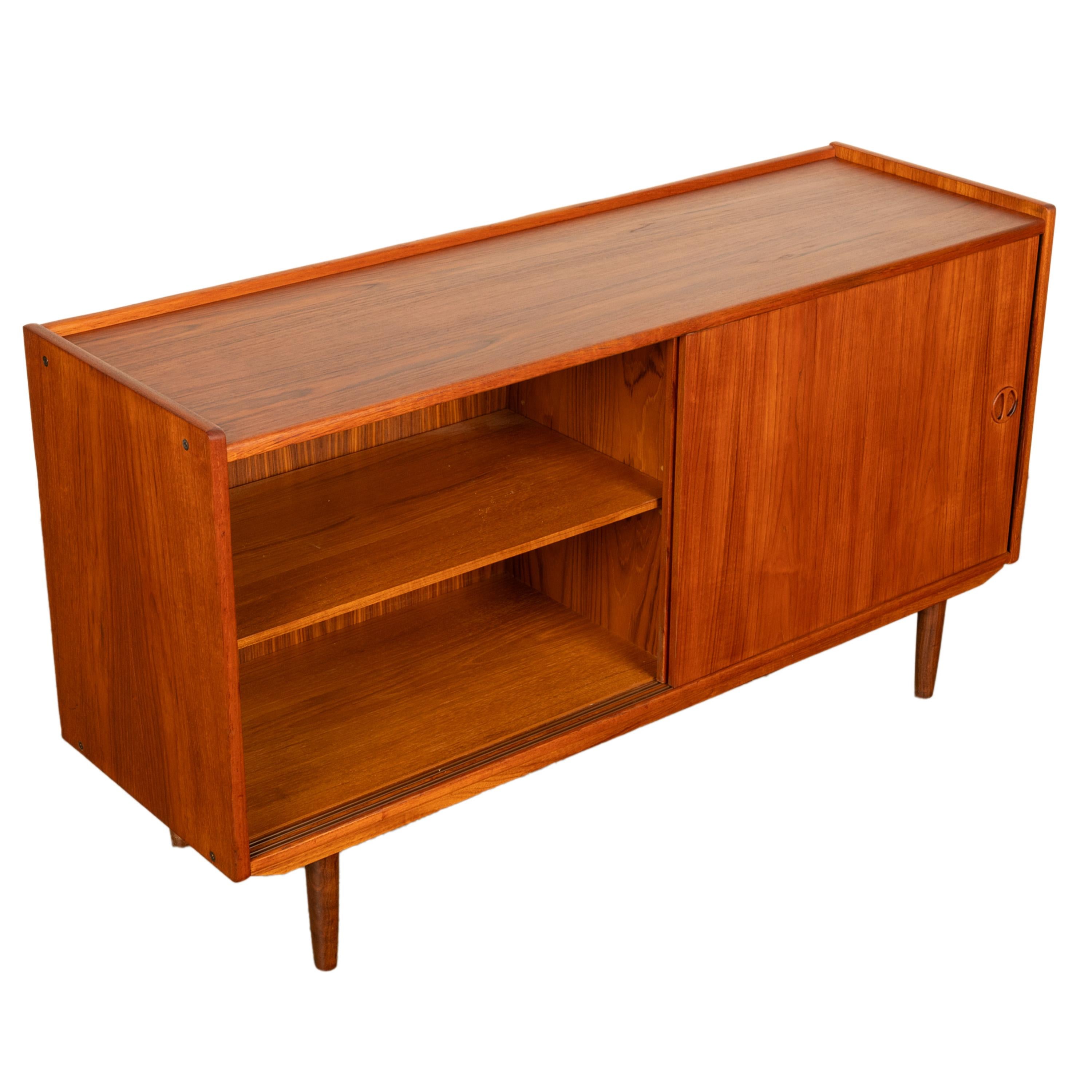 Dänische moderne 2-türige Teakholz-Anrichte/Schrank Jydsk Mobelindustri 1960, Mid-Century Modern 6