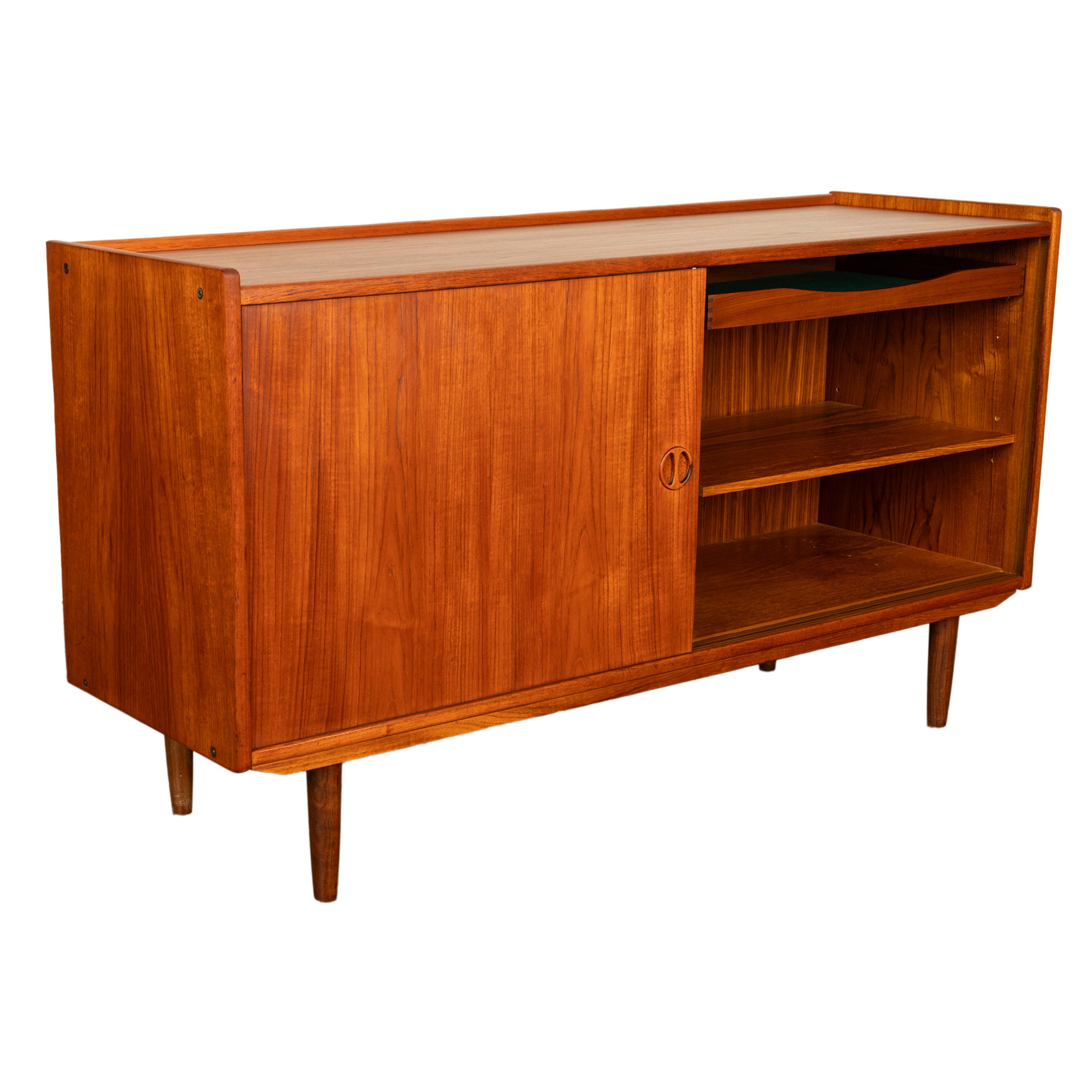 Dänische moderne 2-türige Teakholz-Anrichte/Schrank Jydsk Mobelindustri 1960, Mid-Century Modern 7