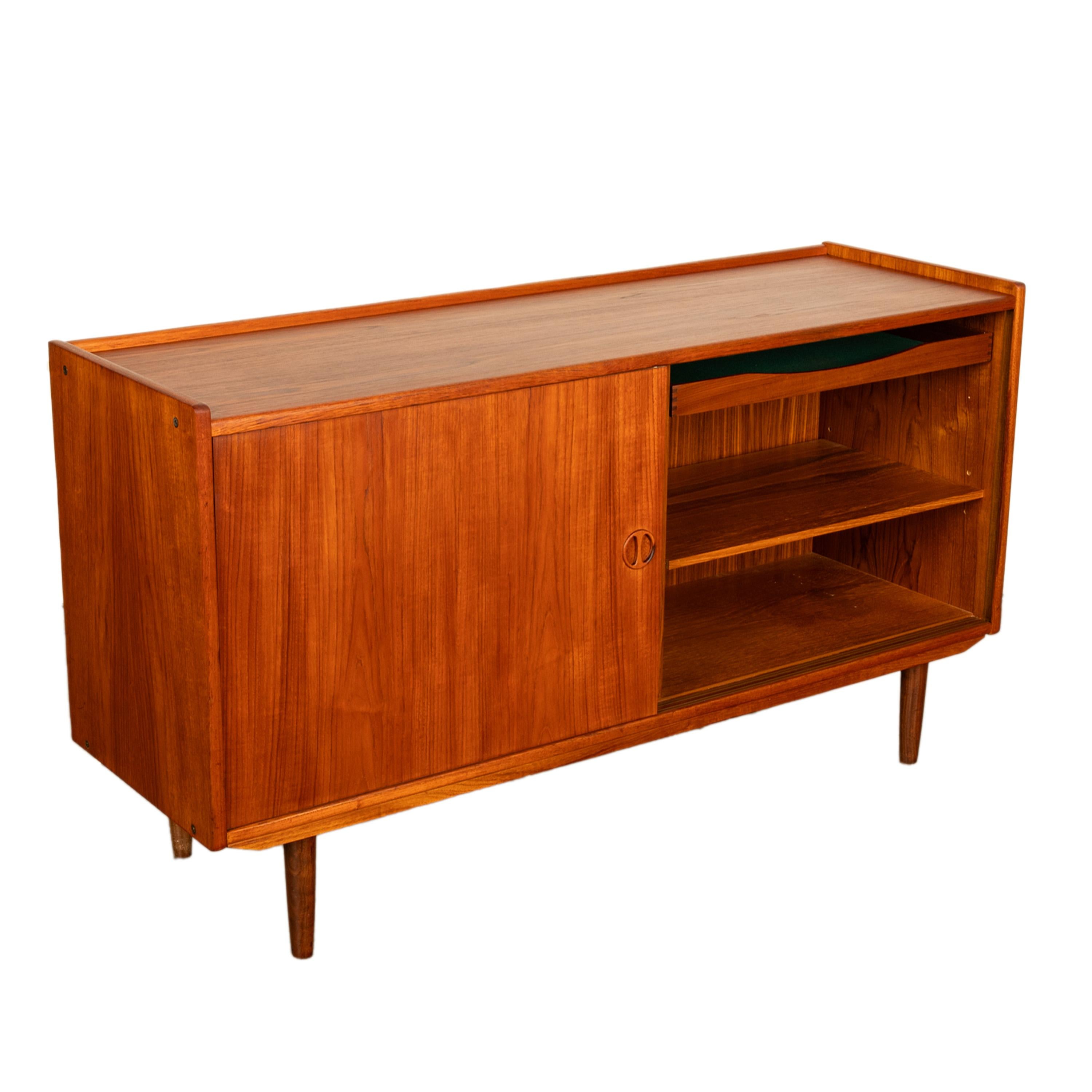 Dänische moderne 2-türige Teakholz-Anrichte/Schrank Jydsk Mobelindustri 1960, Mid-Century Modern 8