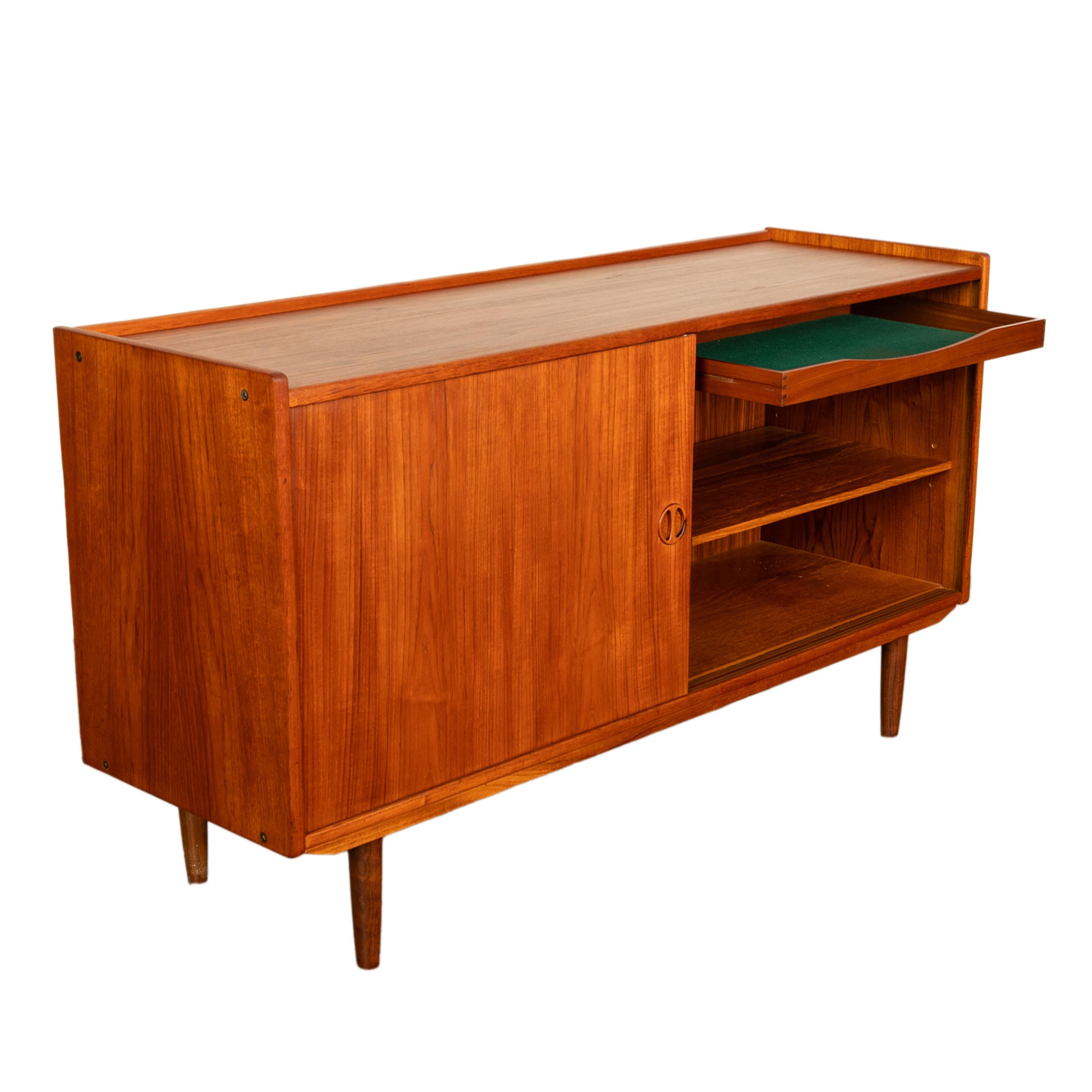 Dänische moderne 2-türige Teakholz-Anrichte/Schrank Jydsk Mobelindustri 1960, Mid-Century Modern 9