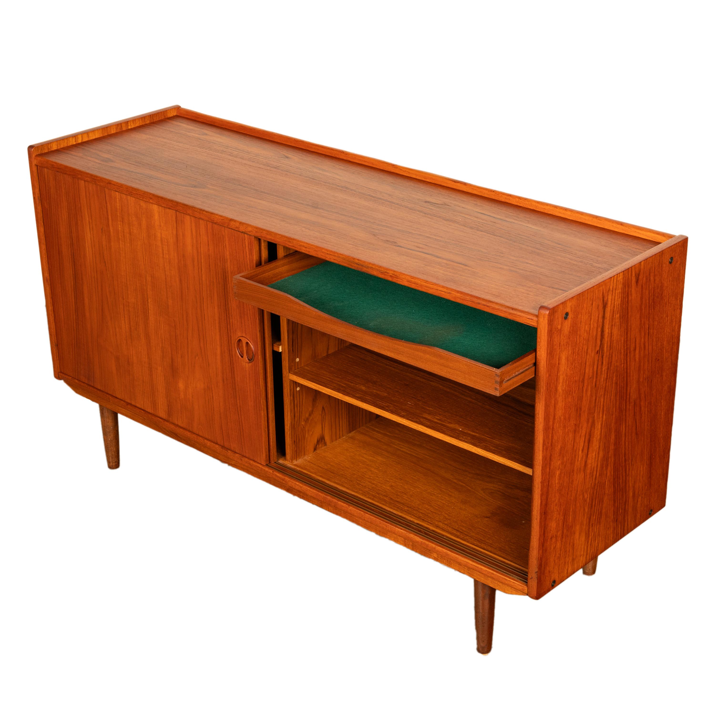 Dänische moderne 2-türige Teakholz-Anrichte/Schrank Jydsk Mobelindustri 1960, Mid-Century Modern 1