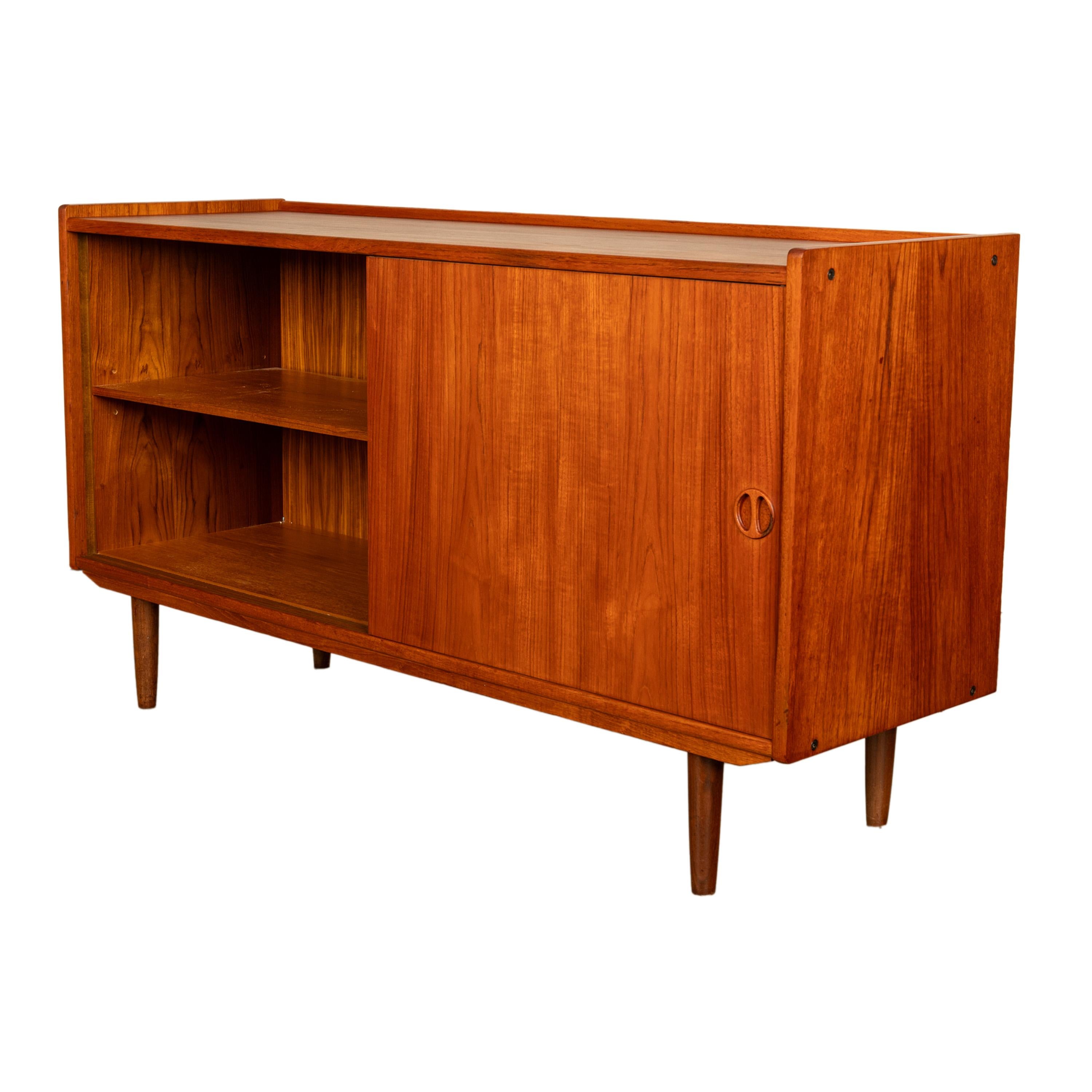 Dänische moderne 2-türige Teakholz-Anrichte/Schrank Jydsk Mobelindustri 1960, Mid-Century Modern 2