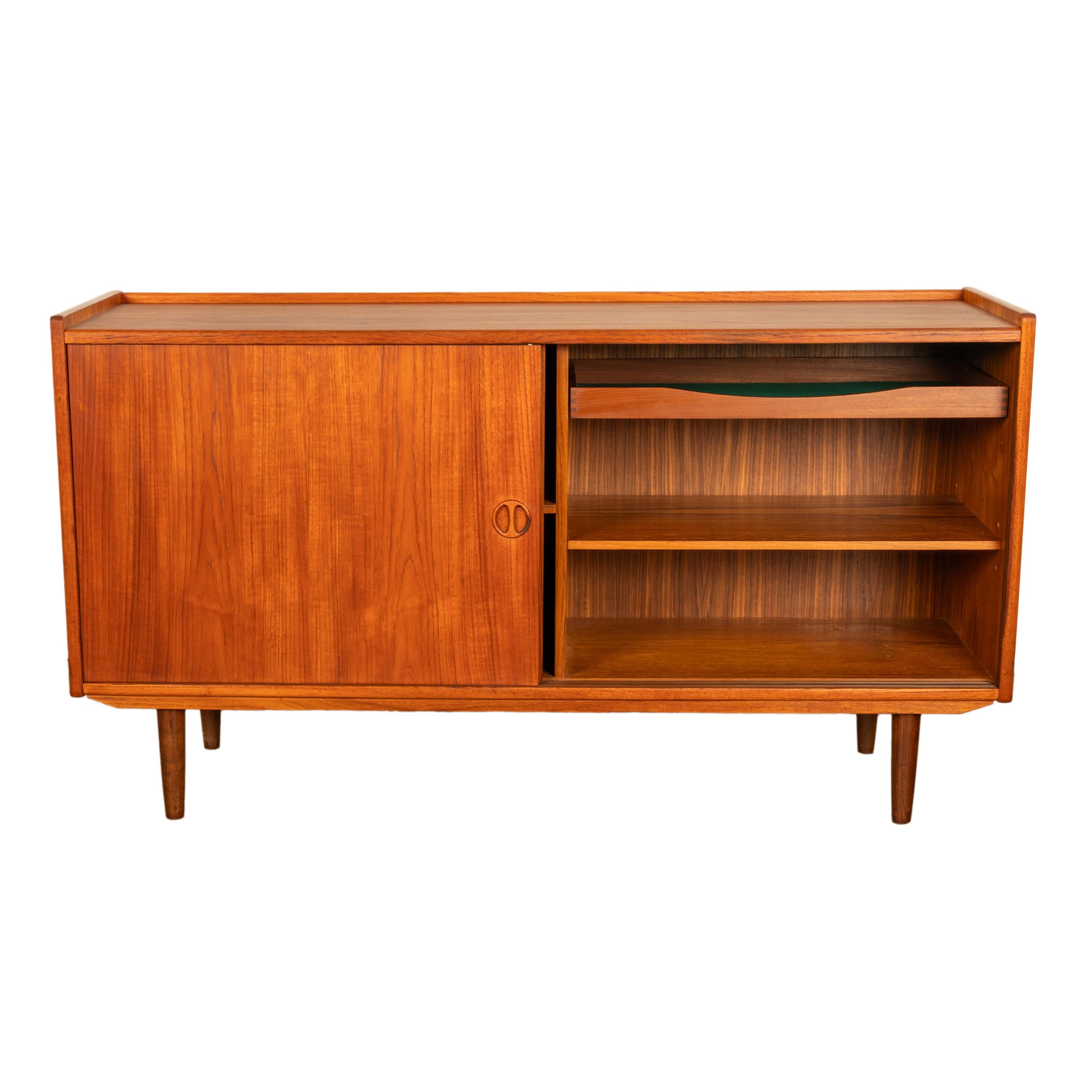 Dänische moderne 2-türige Teakholz-Anrichte/Schrank Jydsk Mobelindustri 1960, Mid-Century Modern 3