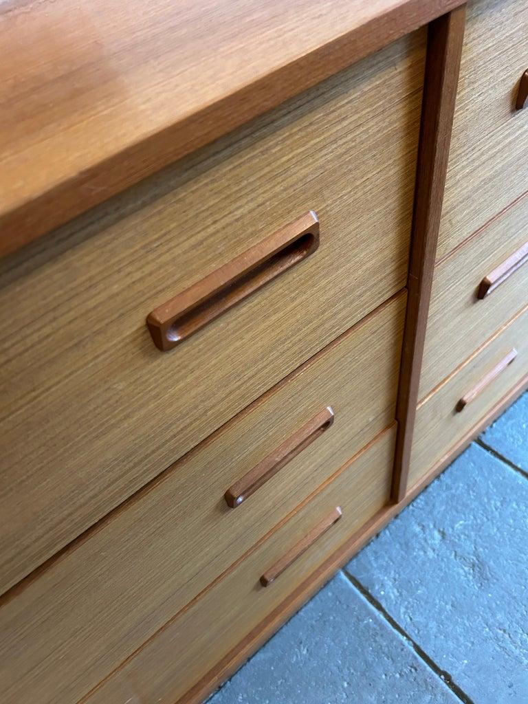 Fine XX secolo Comò a 6 cassetti in teak a 2 toni del metà secolo danese moderno in vendita