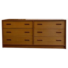 Mitte des Jahrhunderts dänische moderne 2 Ton Teakholz 6 Schublade Kommode