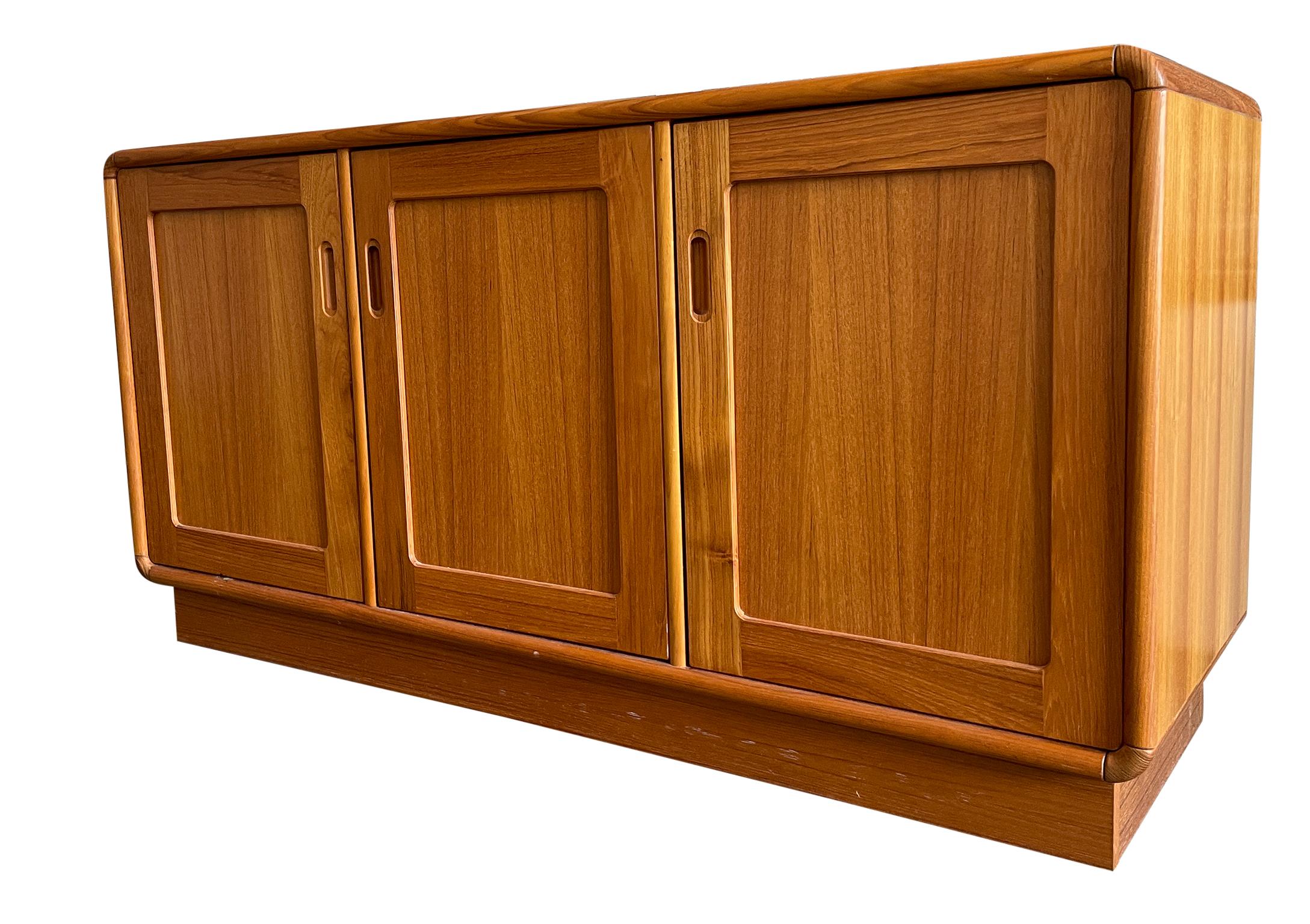 Woodwork Mid Century Danish Modern 3 Door Teak Credenza Rounded Corners 6 Shelves
