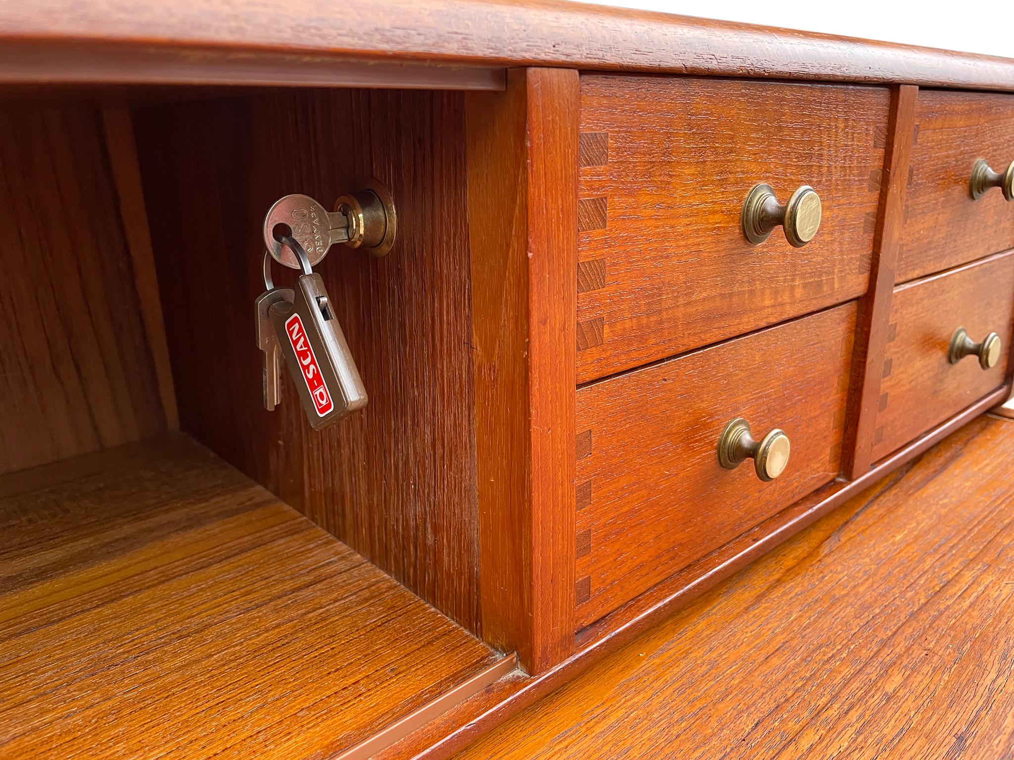 Mid-20th Century Mid Century Danish Modern 3 Drawer Teak Desk with Top Organizer D Scan