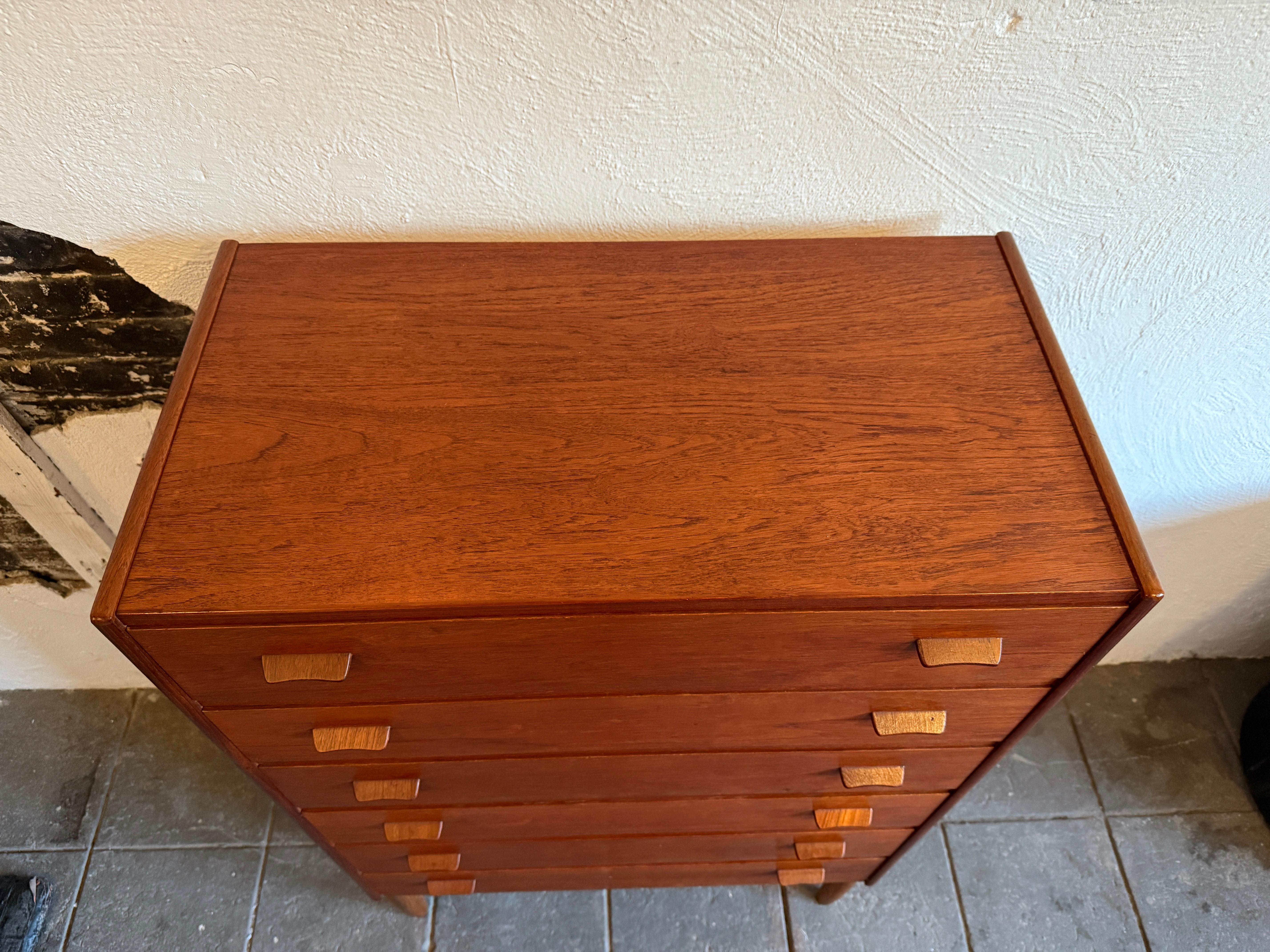 Danese Comò danese moderno di metà secolo a 6 cassetti in teak di Ejvind A. Johansson in vendita
