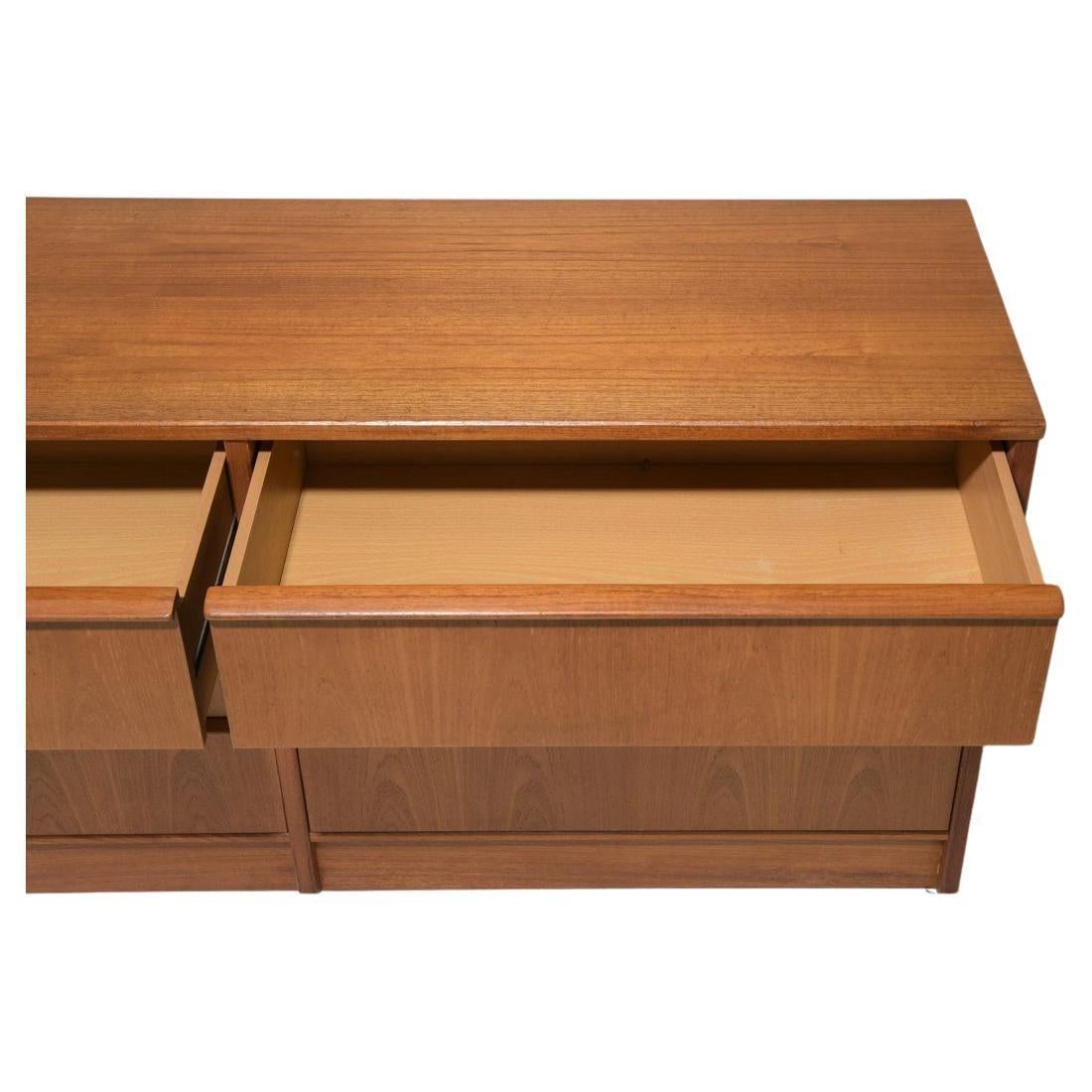 Scandinavo moderno Comò moderno danese a 6 cassetti in teak del metà del secolo scorso in vendita