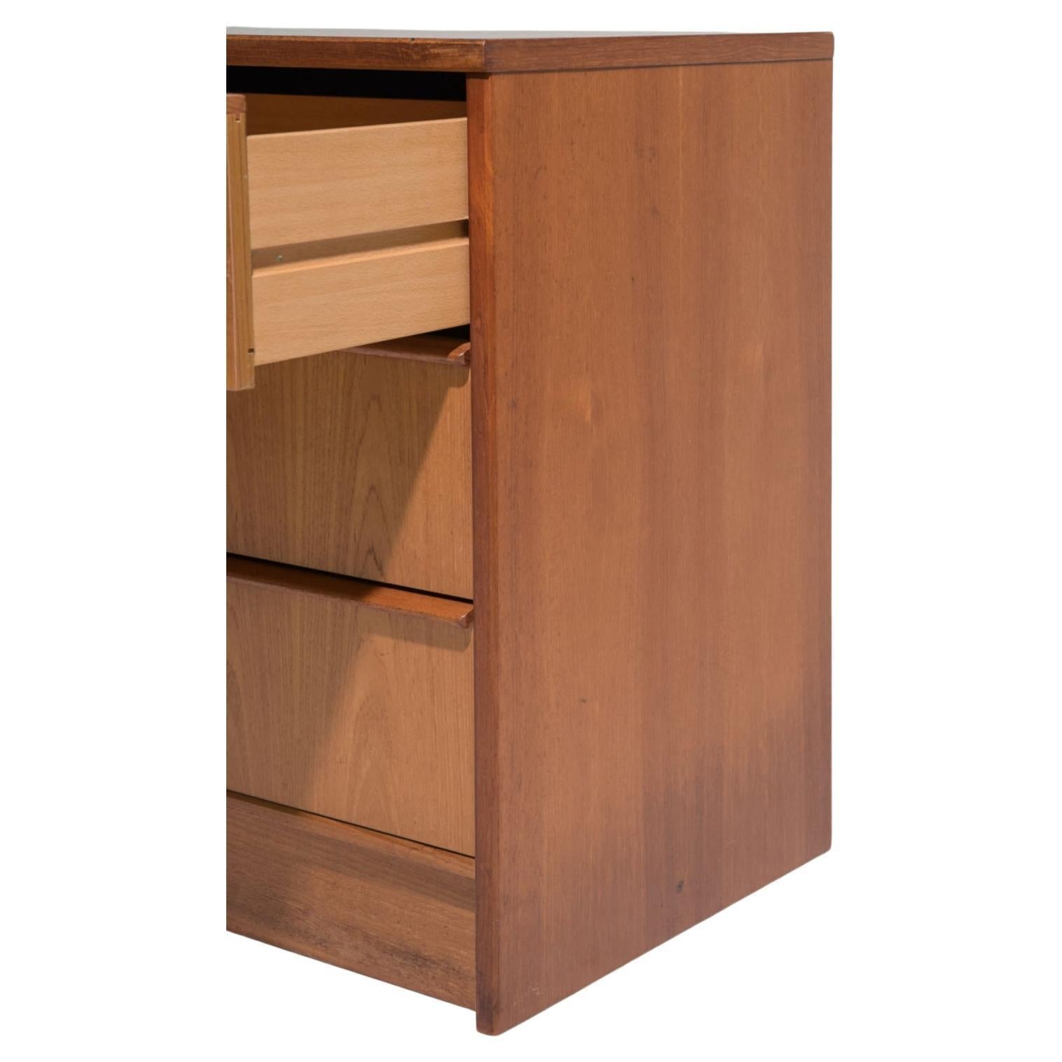 Danese Comò moderno danese a 6 cassetti in teak del metà del secolo scorso in vendita