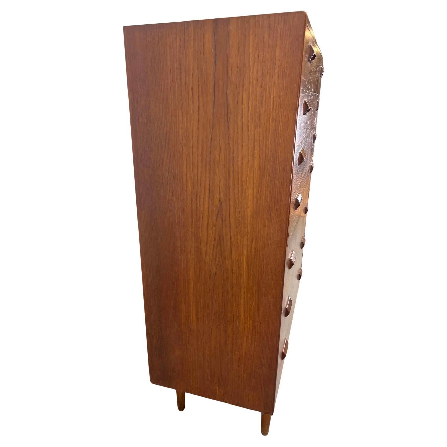 Mid-Century moderno Comò alto in teak a 7 cassetti del Mid Century Danish Modern di Borg Mogensen in vendita