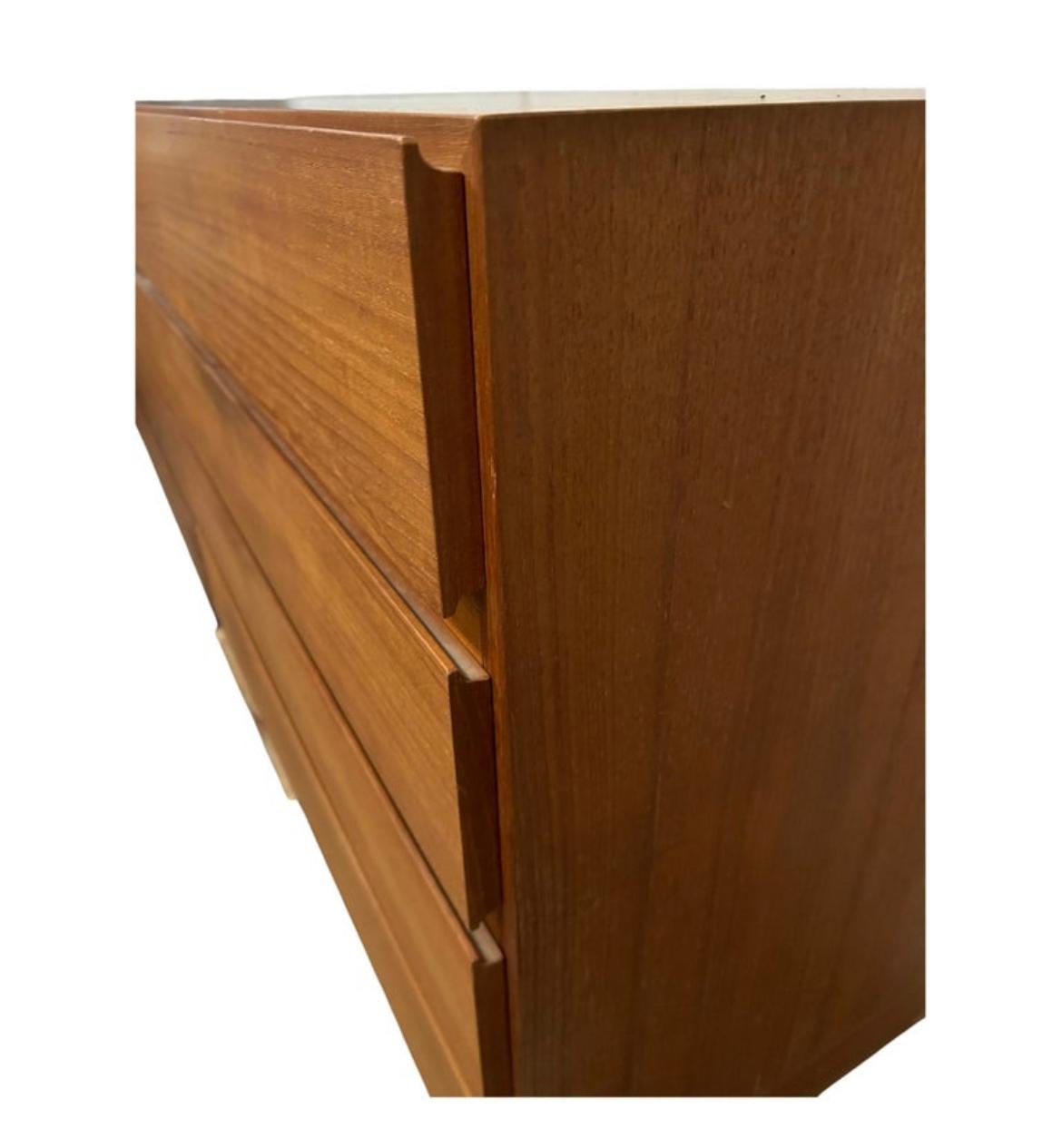 Mid Century Danish Modern 8 Drawer Teak Dresser Credenza by Arne Wahl Iversen In Good Condition In BROOKLYN, NY